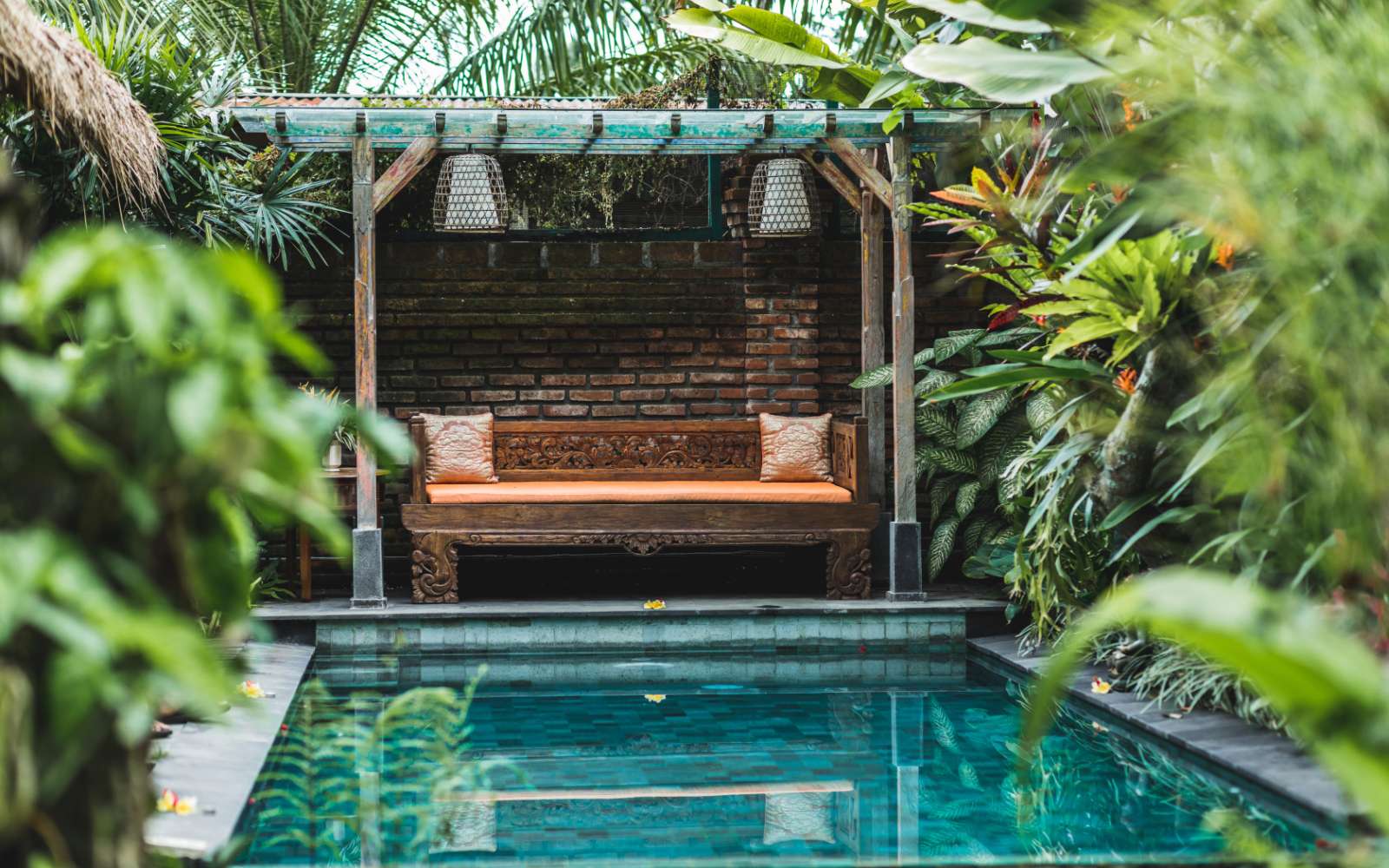 Petit bassin, grandes sensations : pourquoi la mini-piscine fait fureur