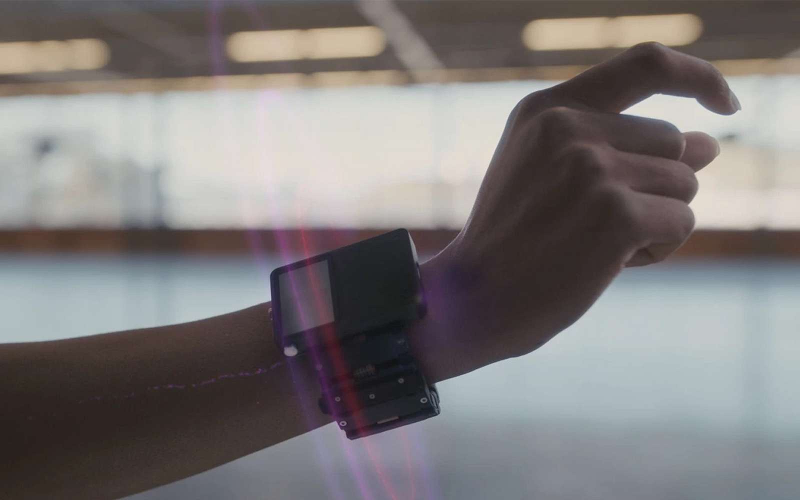 Ce bracelet va permettre de contrôler les objets sans les toucher !