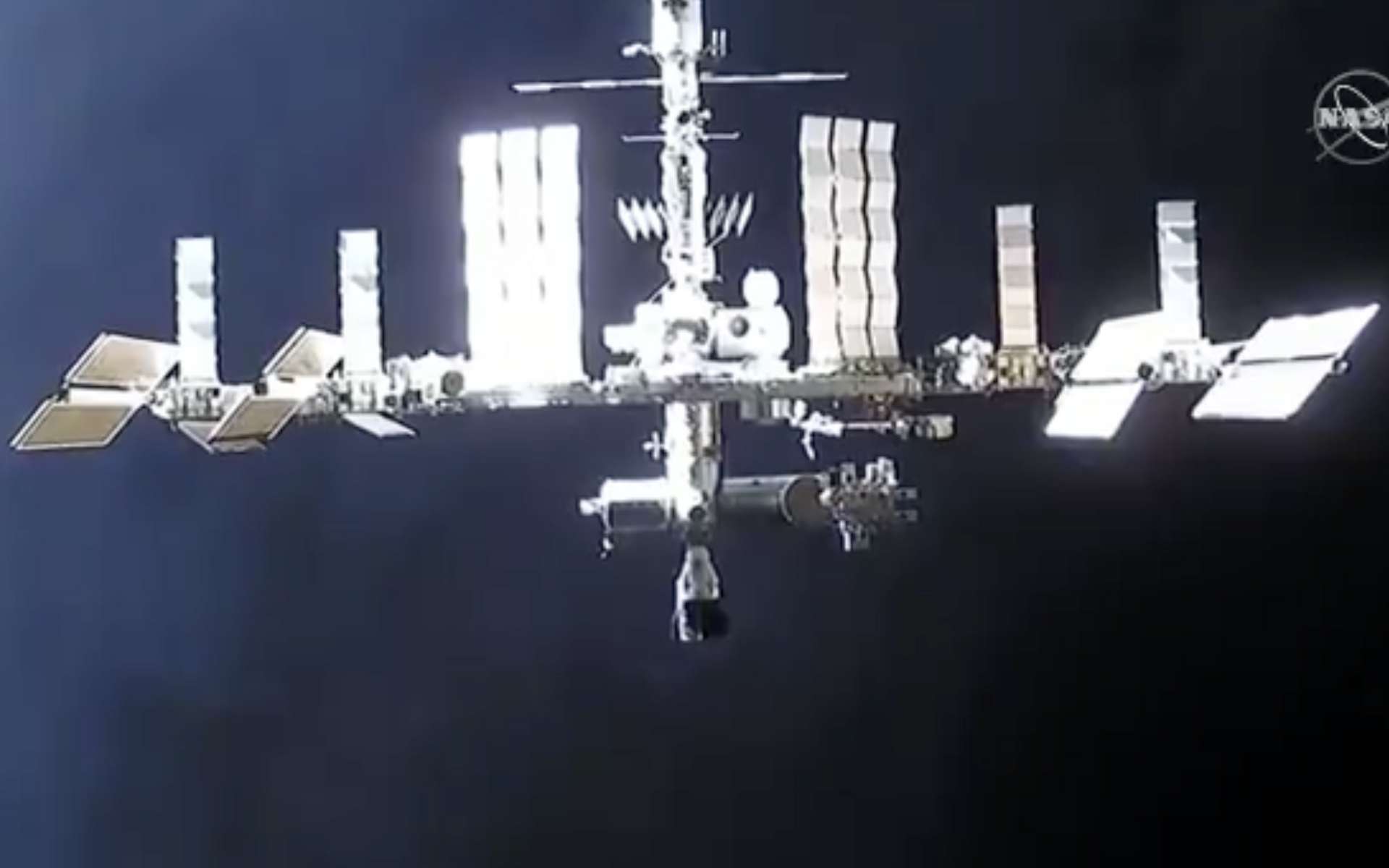 Espace : l'arrivée à la Station spatiale vue d'une capsule Dragon, comme si vous y étiez !