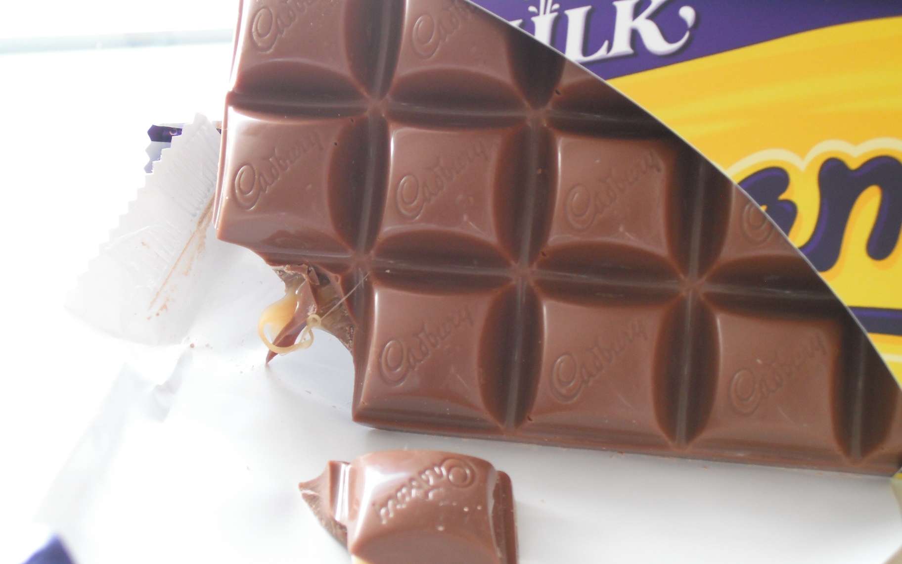 Le chocolat britannique Dairy Milk a récemment changé de forme. Et de goût ? Les consommateurs s'en plaignent, alors que la recette est inchangée. Et ils ont raison ! © Jon-Boys, deviantart.com, cc by 3.0