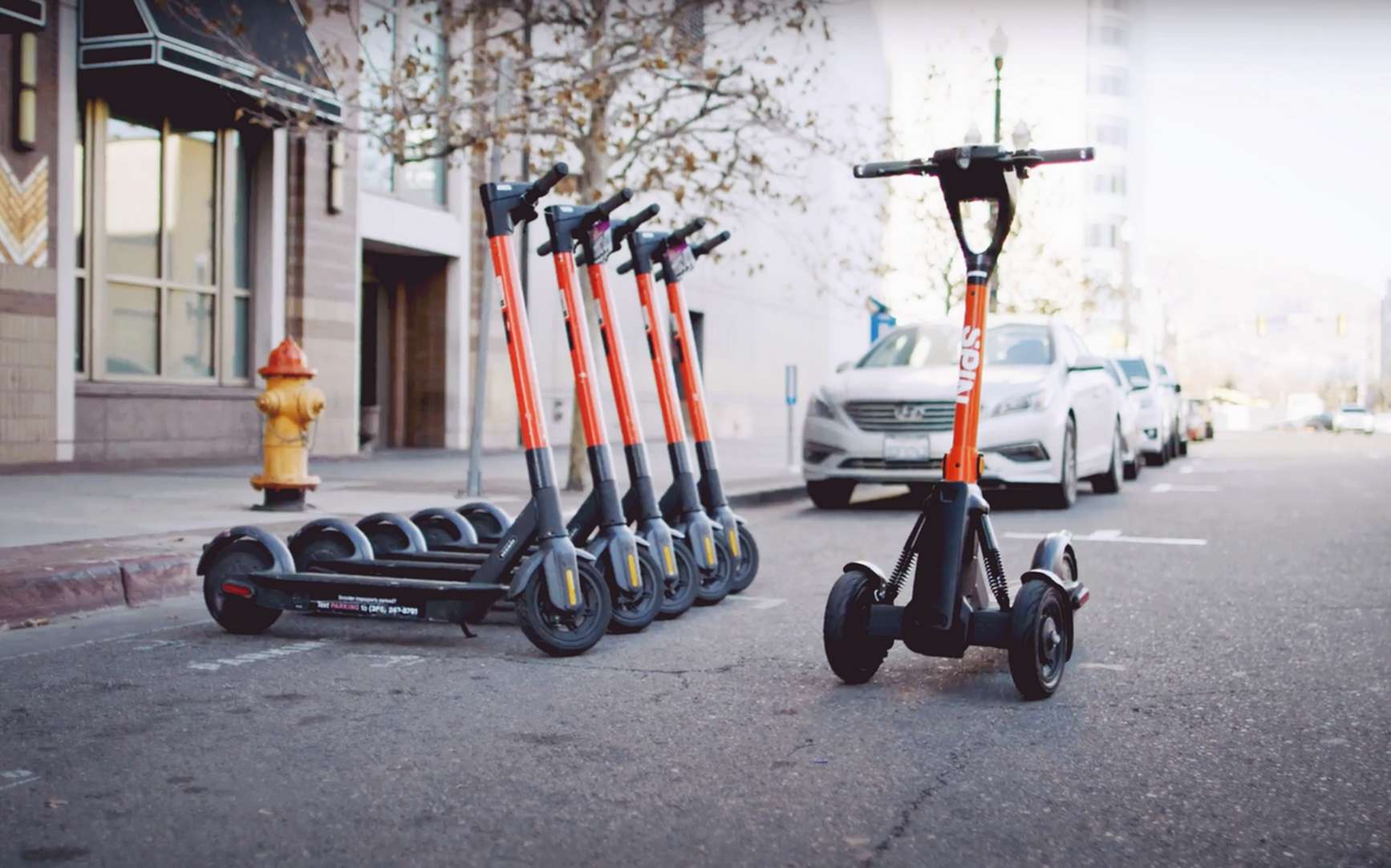 Ces trottinettes électriques télécommandées peuvent aller à votre rencontre