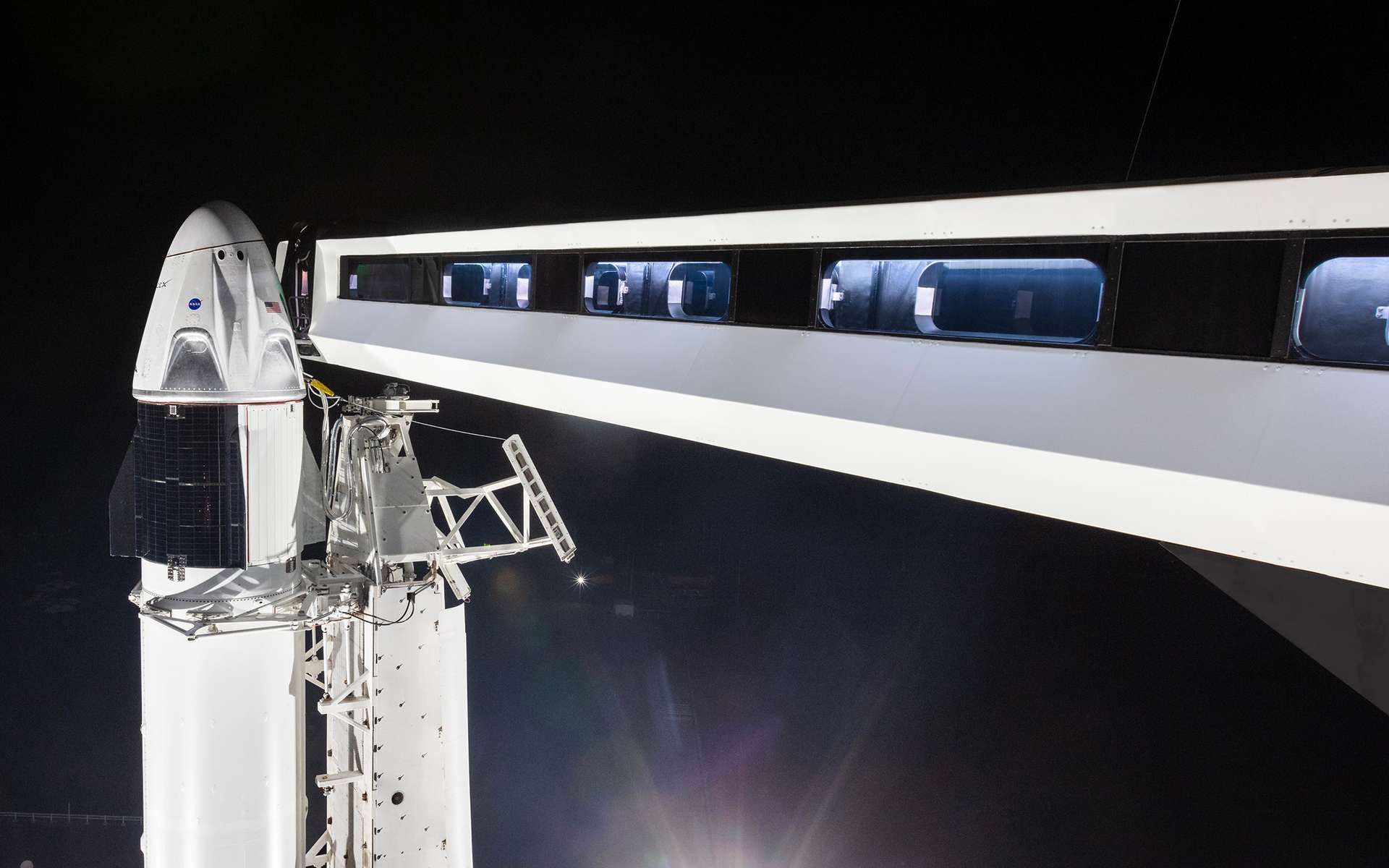 Espace : les premiers touristes de SpaceX voleront autour de la Terre cette année