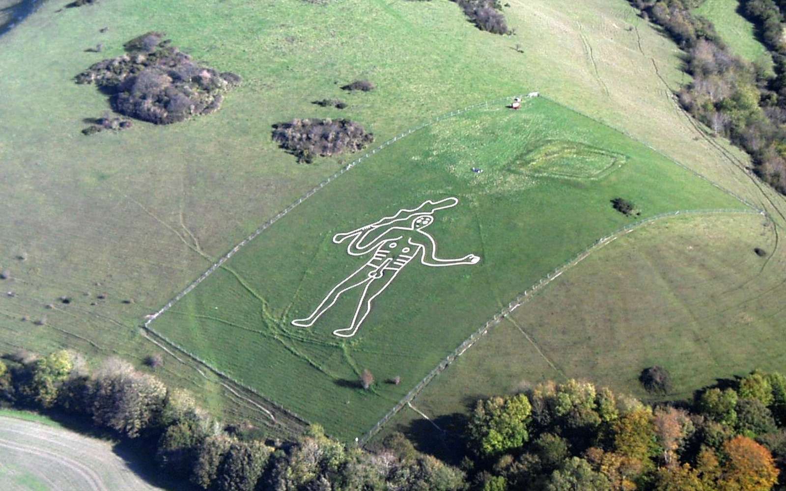 Le célèbre géant sculpté sur une colline en Angleterre est démasqué !