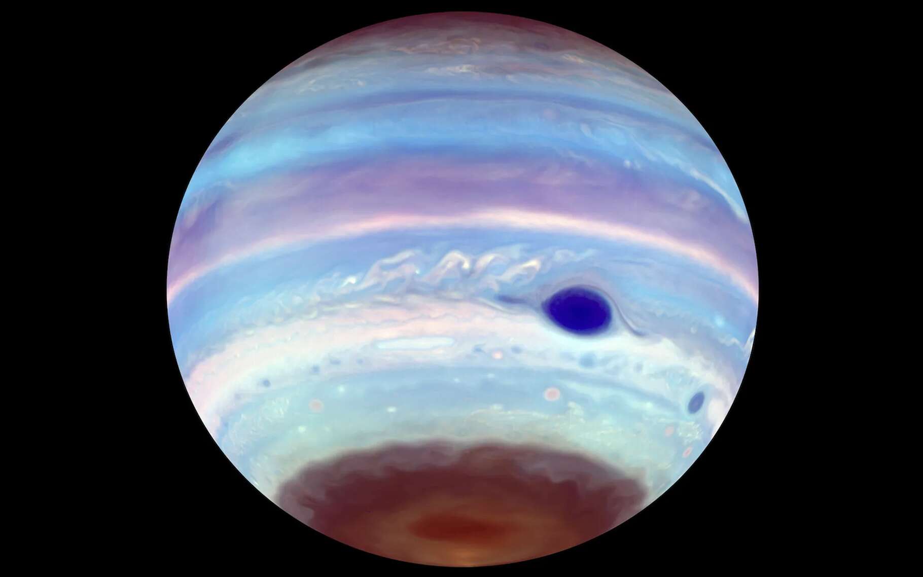 Jupiter cache encore des secrets : une tornade invisible crée des taches géantes à ses pôles !