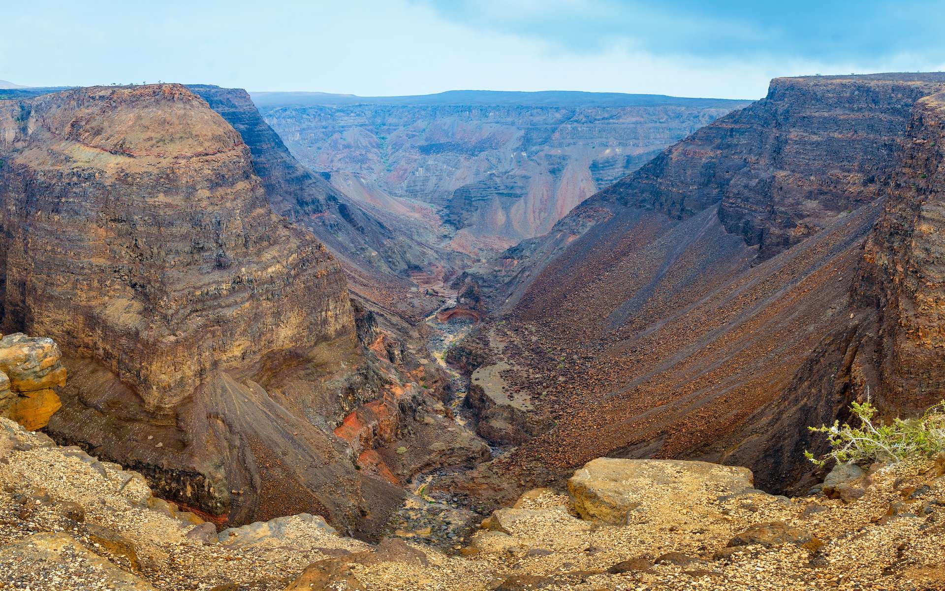 Un super-panache fracture la croûte de l'est de l'Afrique de façon inhabituelle