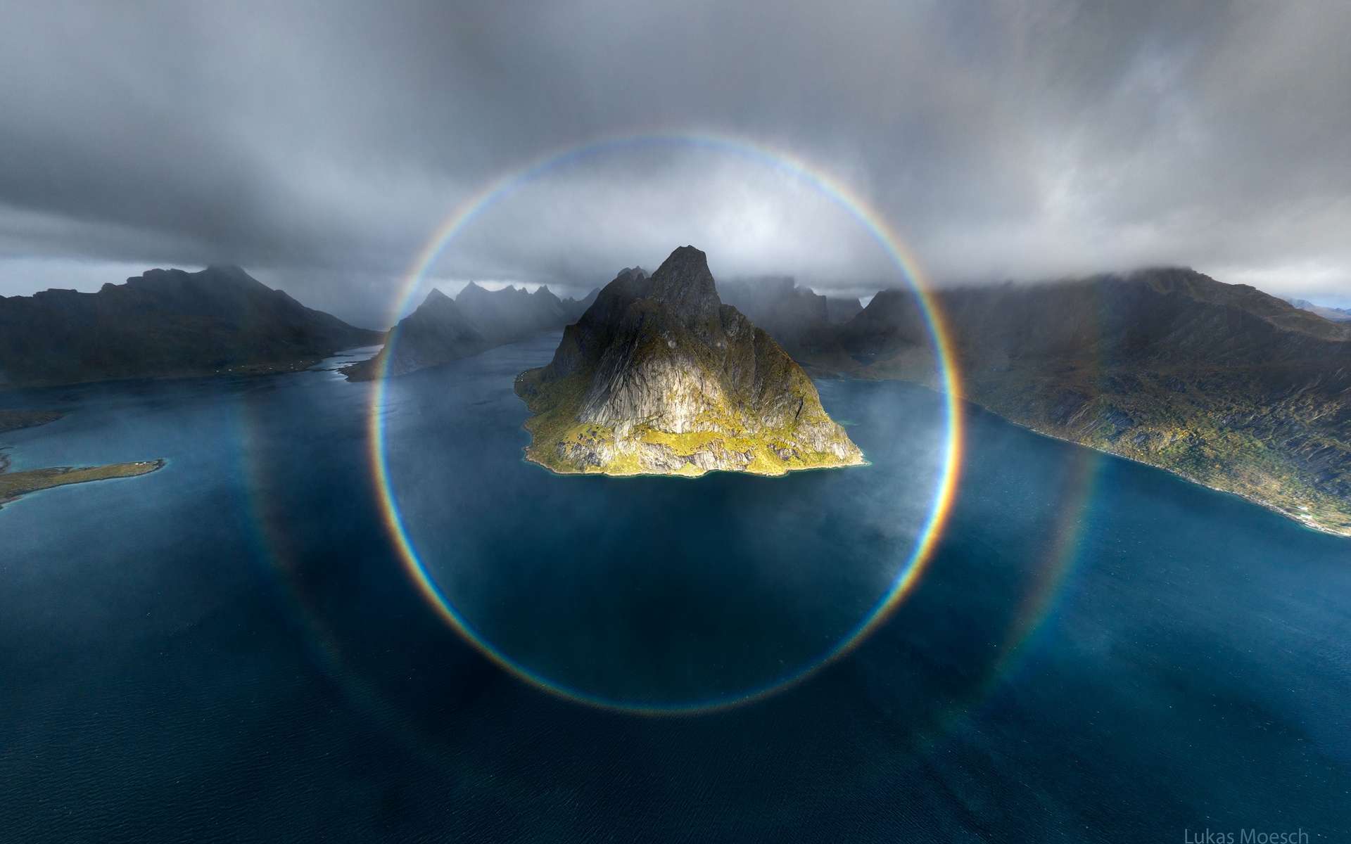 Magnifique : le cercle complet d'un arc-en-ciel photographié en Norvège !