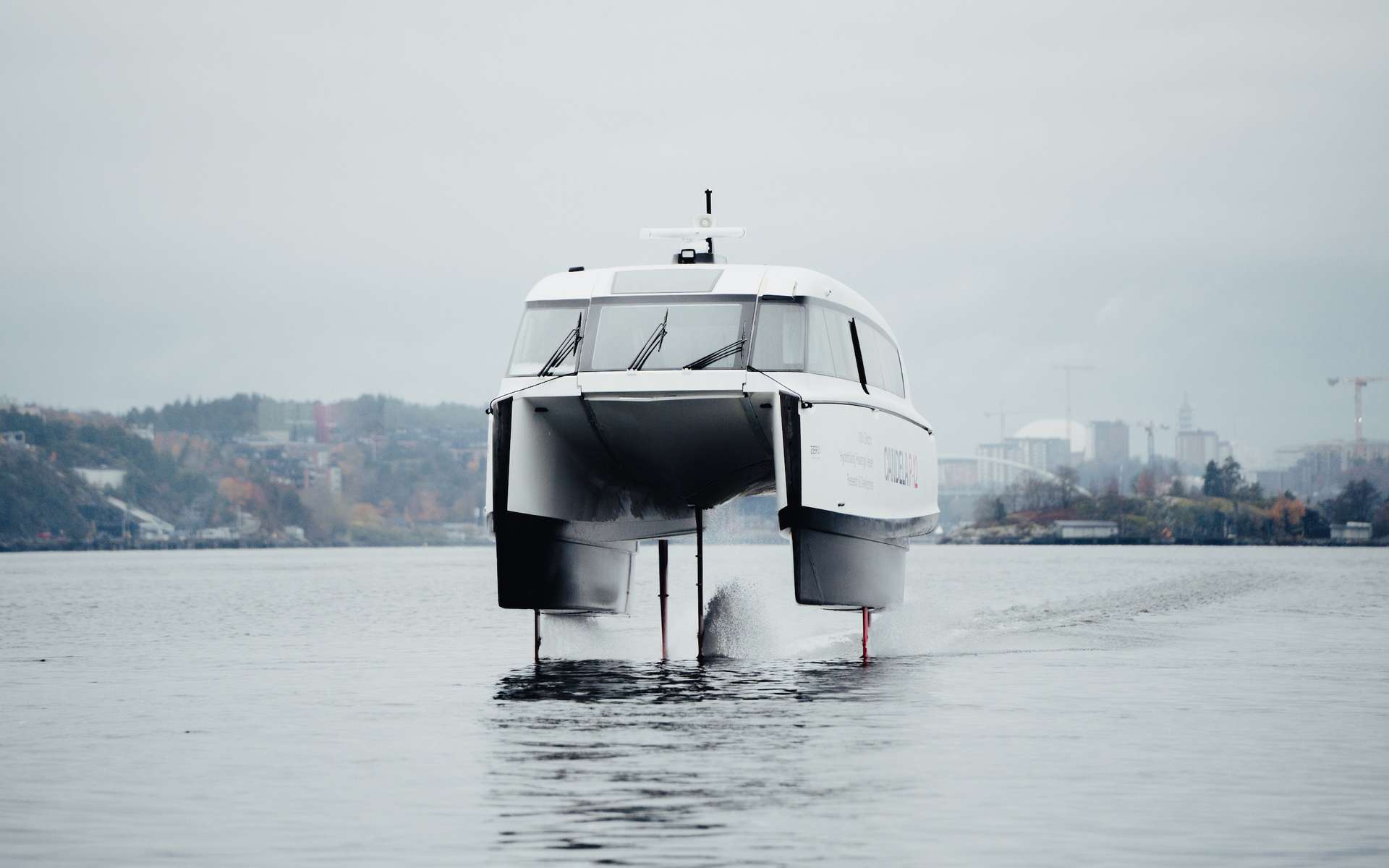 Un bateau volant électrique entre en service en Suède !