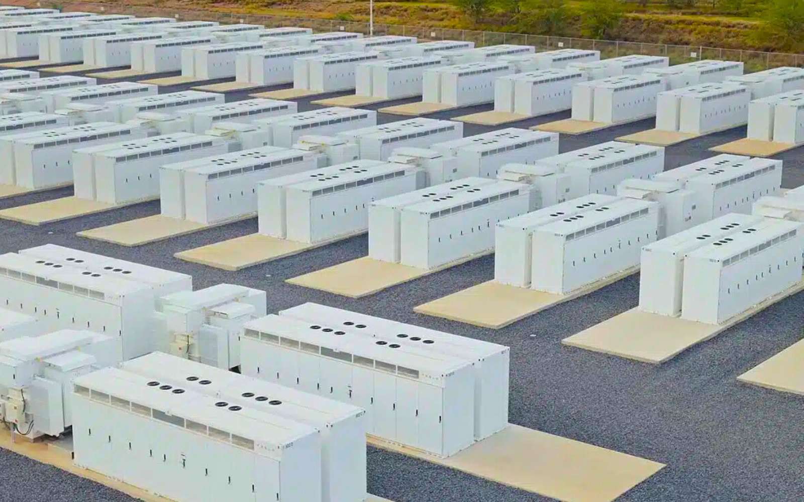 Tesla équipe la plus grande batterie de France : un projet énergétique révolutionnaire !