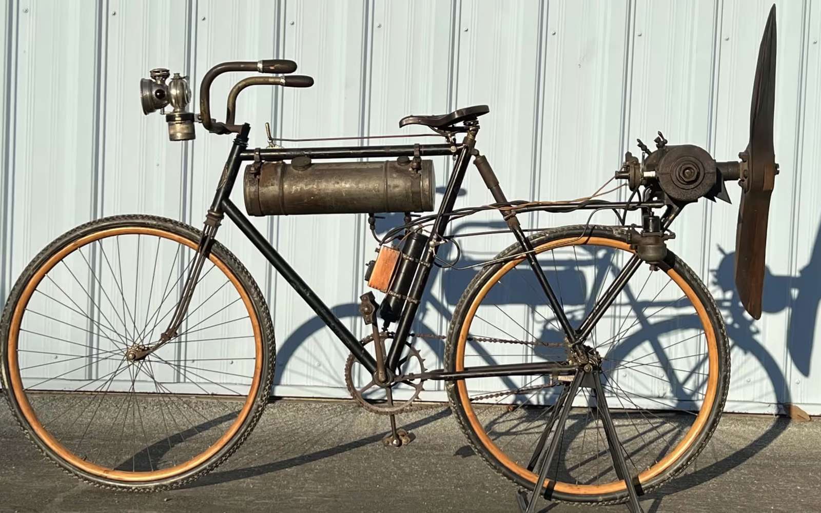 Oubliez l'assistance électrique : ce vélo utilisait un moteur d'avion pour avancer !