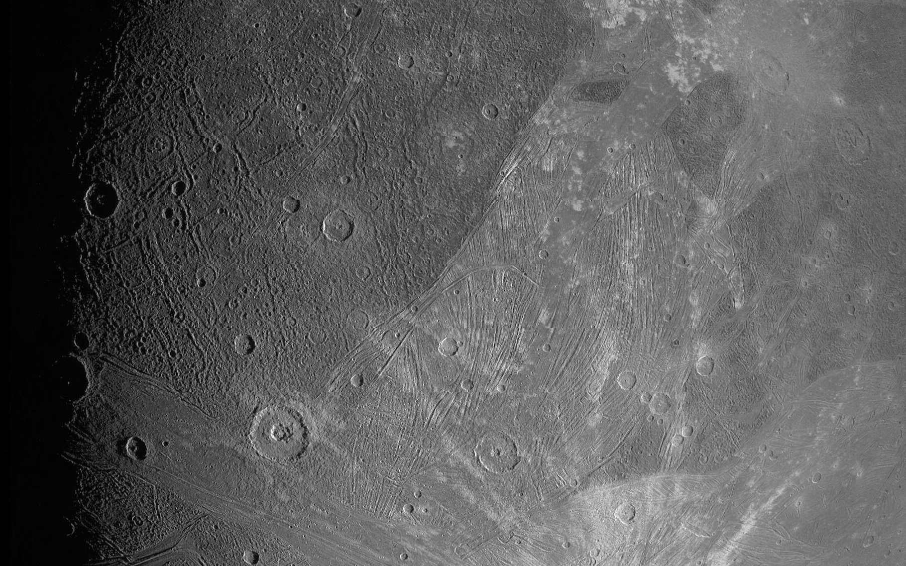 Les premières images de Ganymède prises par la sonde Juno
