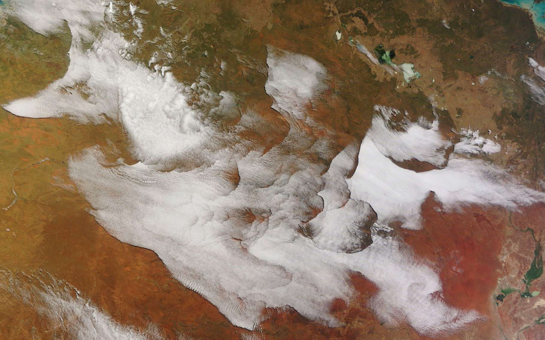 De mystérieuses vagues de nuages observées dans le ciel australien