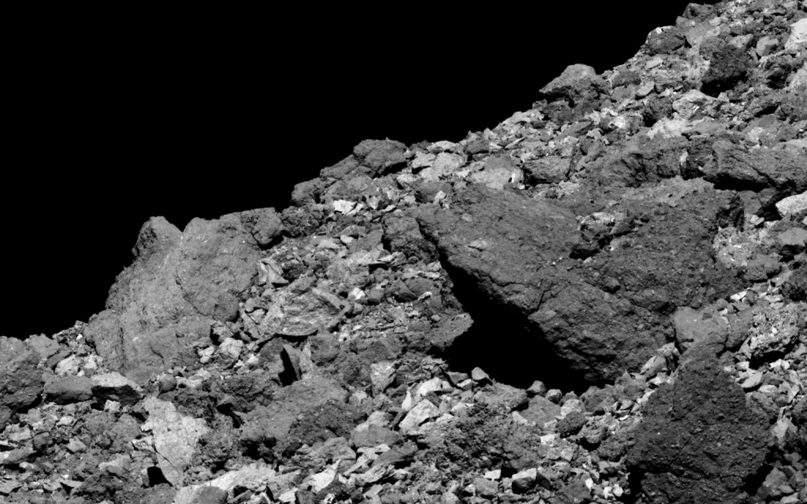 Les rochers de l'astéroïde Bennu se fissurent sous l'effet du Soleil