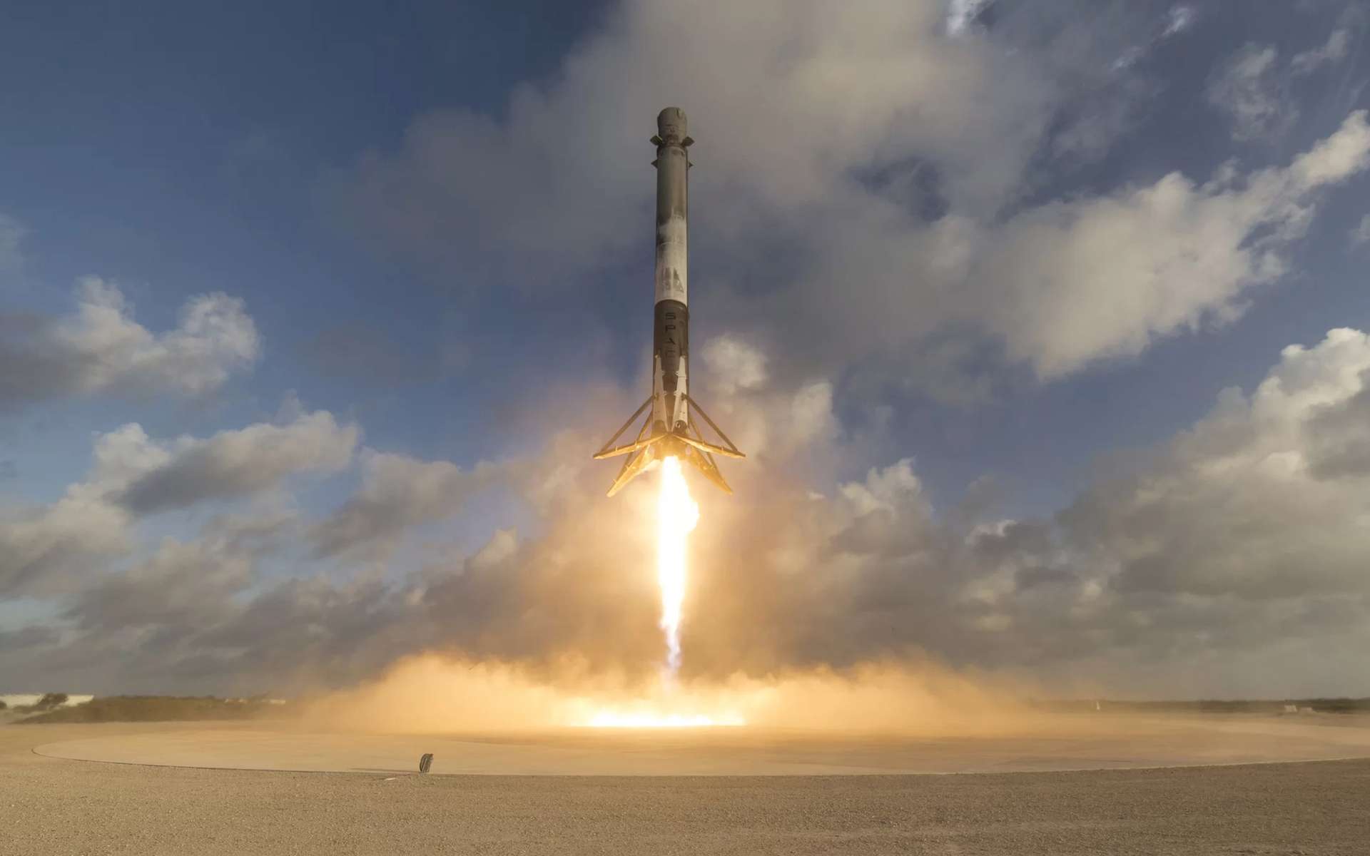 Spacex Le Falcon 9 Se Pose En Douceur Apres Avoir Lance Un Satellite Espion