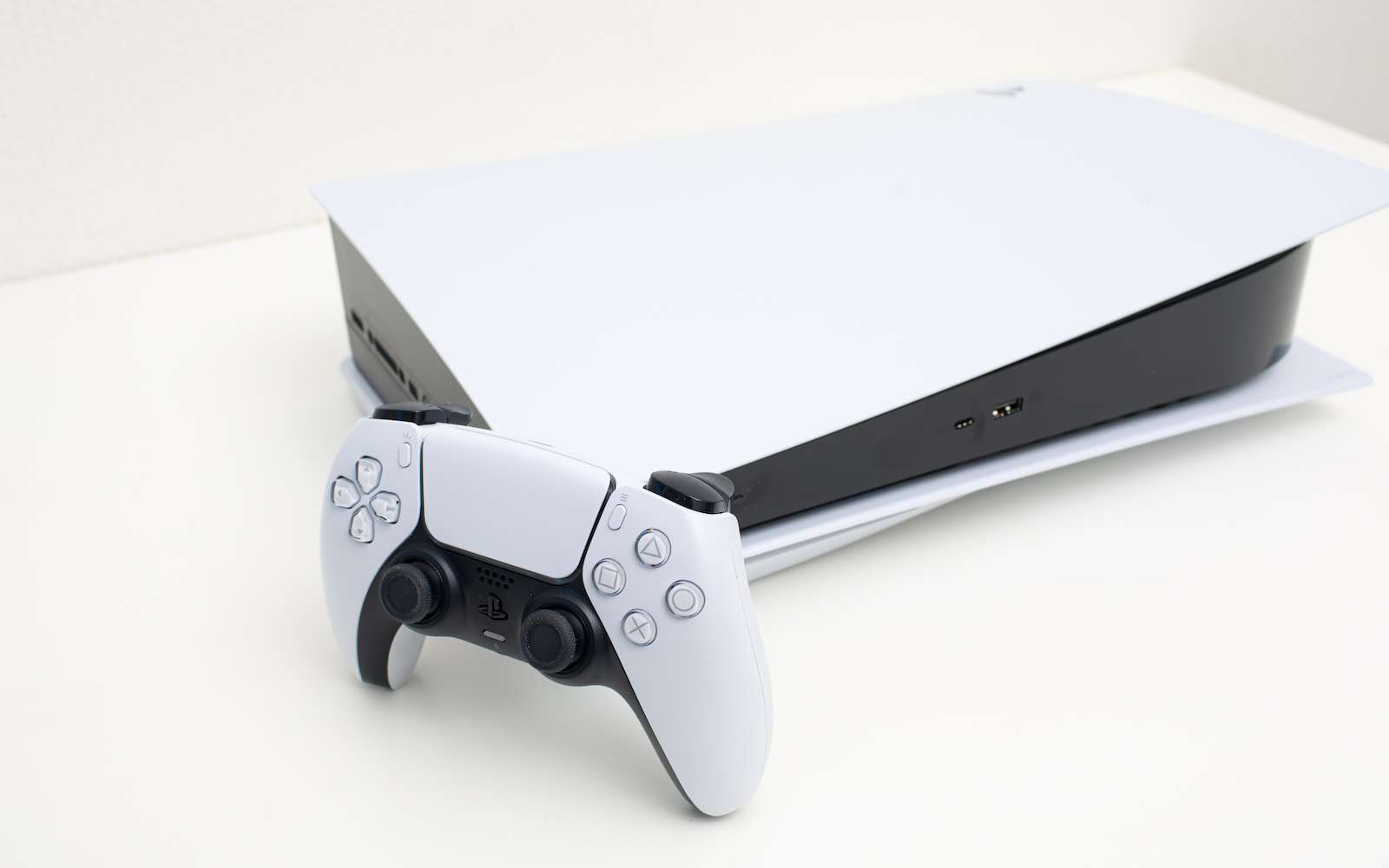 La PS5 est (enfin) de retour en stock. (Source : Shutterstock)