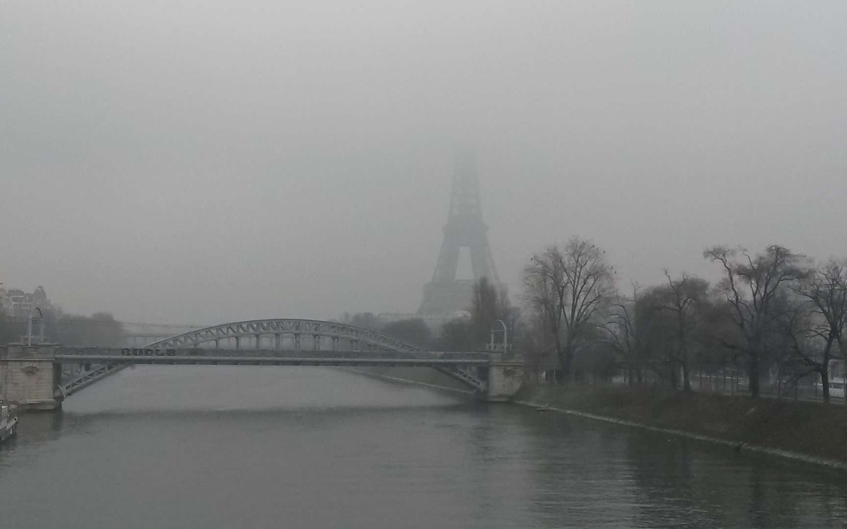 Un nuage de cendres a envahi le ciel Paris ce mardi 19 juillet. © Silkabel, Pixabay