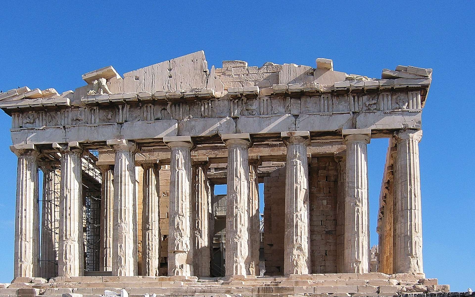 Le Parthénon à Athènes est un exemple à la fois de l'aspiration fondamentale de l'Humanité à l'éternité et à l'ordre et à son opposition à la dégradation et à l'éphémère. C'est aussi un élément d'un des hauts lieux de la philosophie occidentale. © Harrieta171