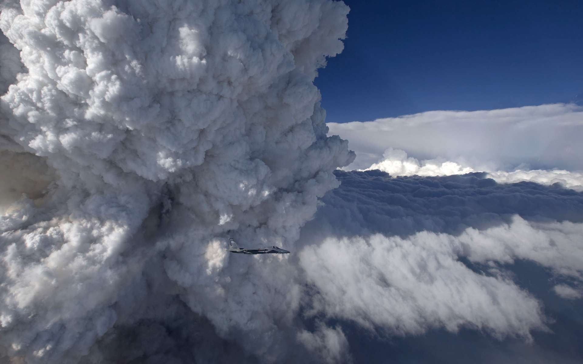 Phénomène météo extraordinaire : les pyrocumulus, les nuages d'incendie immenses