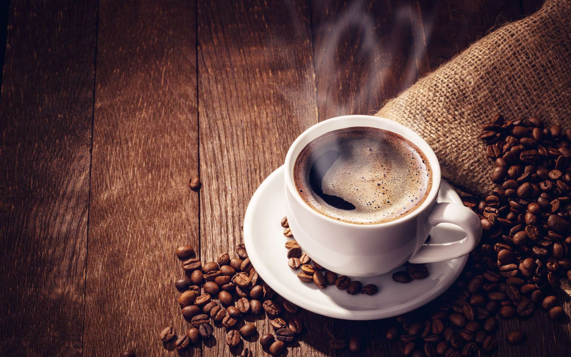 Le café est l’une des boissons les plus consommées dans le monde. Il a un rôle stimulant bien connu et permettrait aussi d’améliorer la mémoire. © dimakp, Adobe Stock