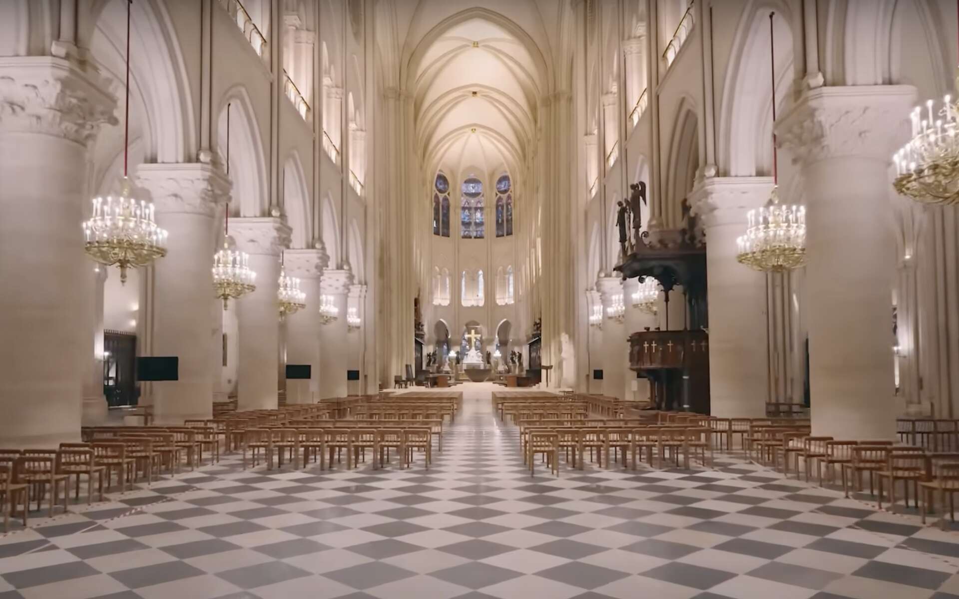 Avant/Après : comment 5 ans de travaux ont changé le visage de Notre-Dame de Paris