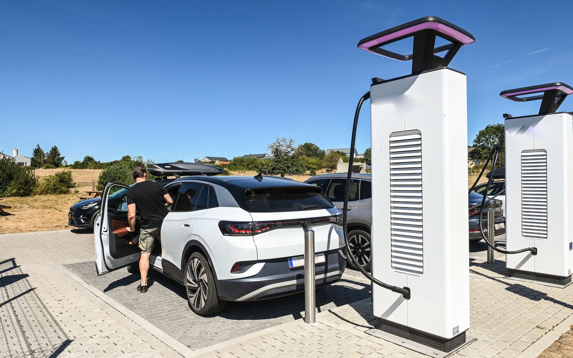 Un pompiste pour simplifier la recharge de votre voiture électrique cet été