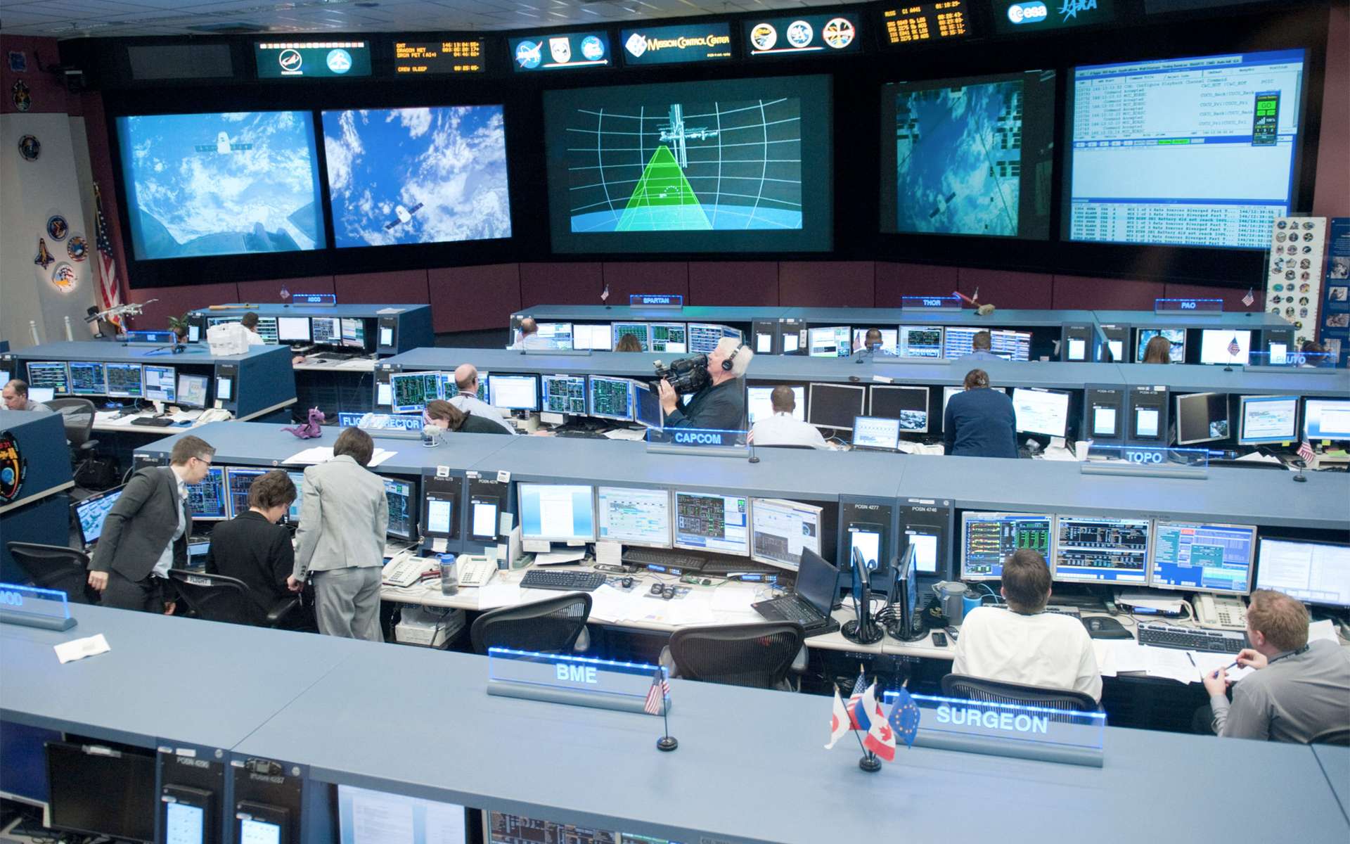 Le centre de contrôle de la Station spatiale internationale du Johnson Space Center à Houston a surveillé la phase de démonstration de la capsule Dragon, sa capture par le bras robotique de l'ISS et son amarrage au module Harmony. © Nasa