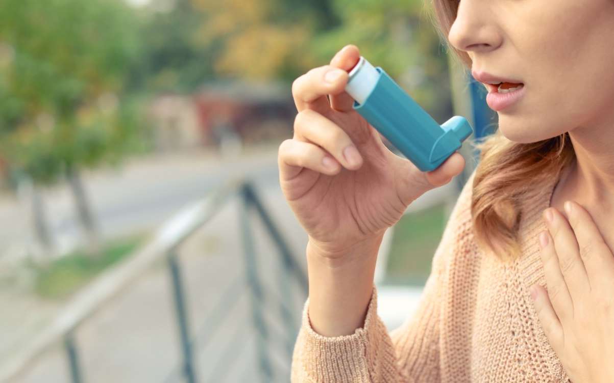 Pourquoi les femmes ont-elles plus de risques de mourir des suites de l'asthme ? © New Africa, Adobe Stock
