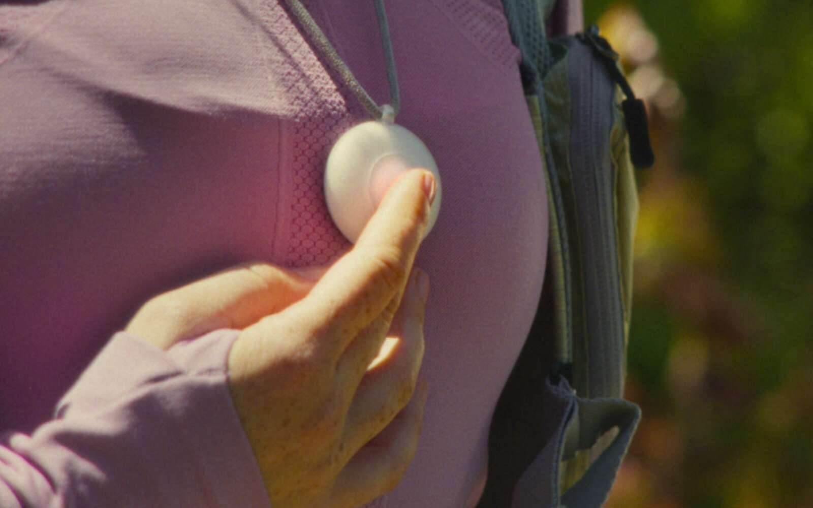 Friend, le pendentif qui connaît tous vos secrets et discute avec vous !