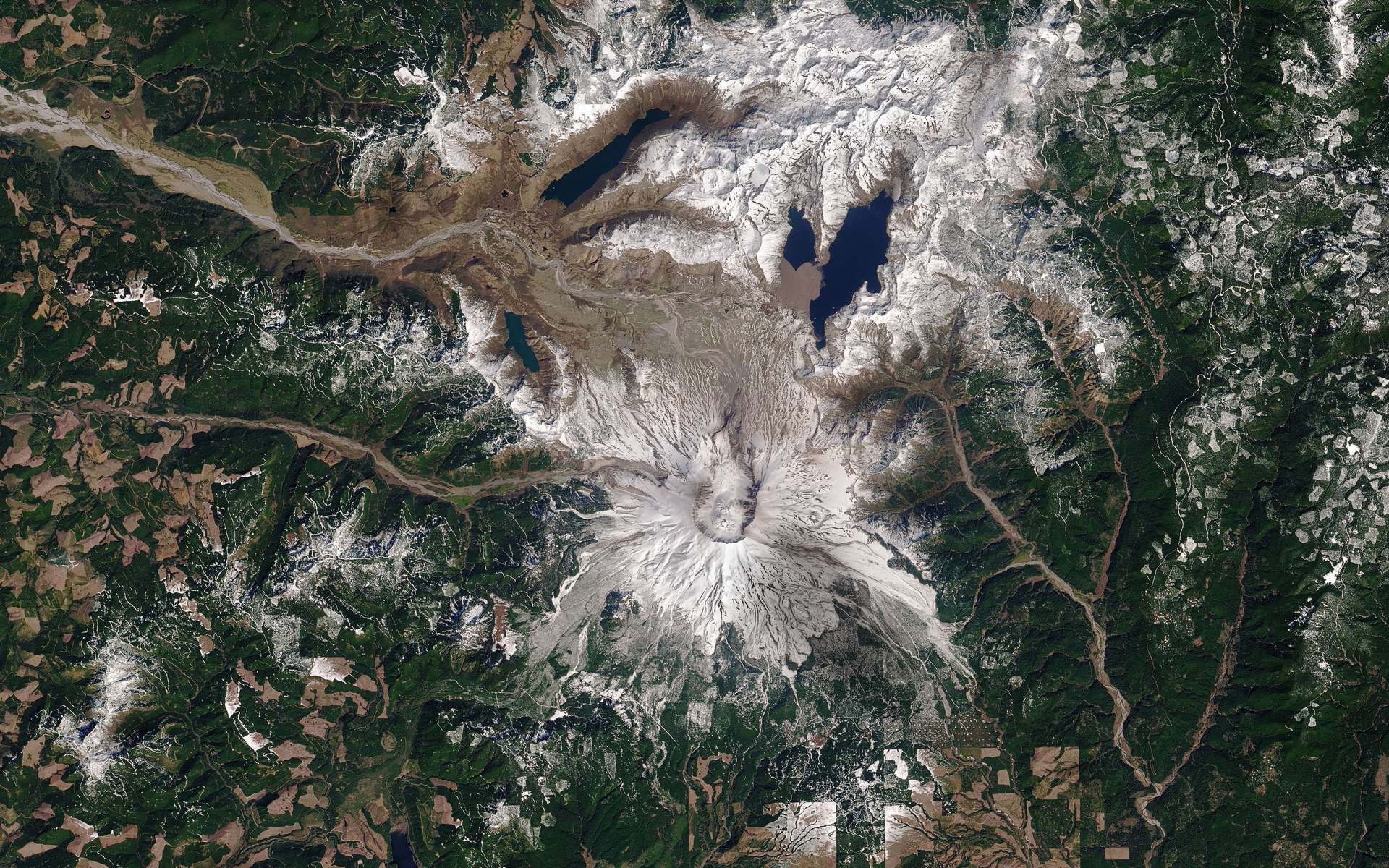 Des images magnifiques de 13 volcans vus de l'espace
