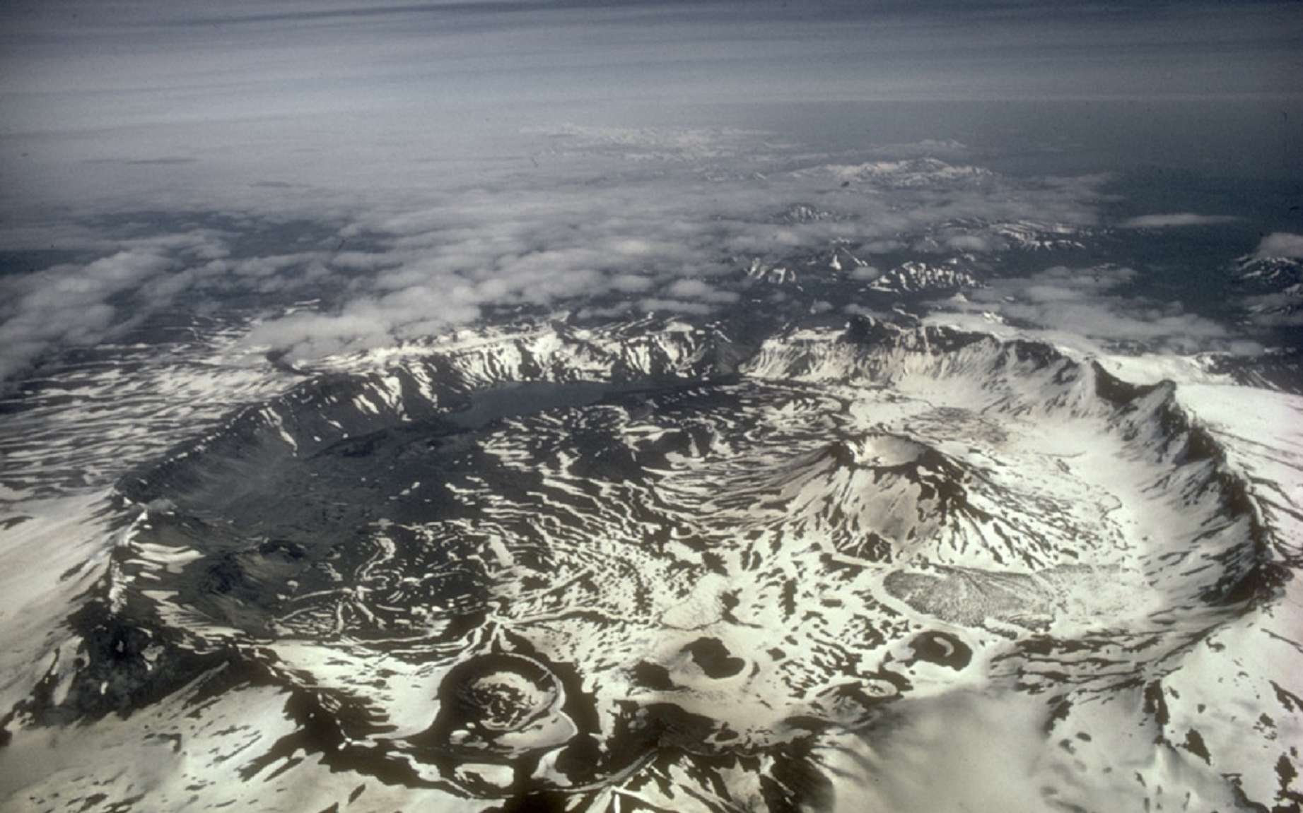 Le volcan Aniakchak en Alaska aurait été responsable d'un hiver volcanique lors de son éruption en -1628 avant notre ère. © M. Williams, National Park Service, Wikimedia Commons, domaine public