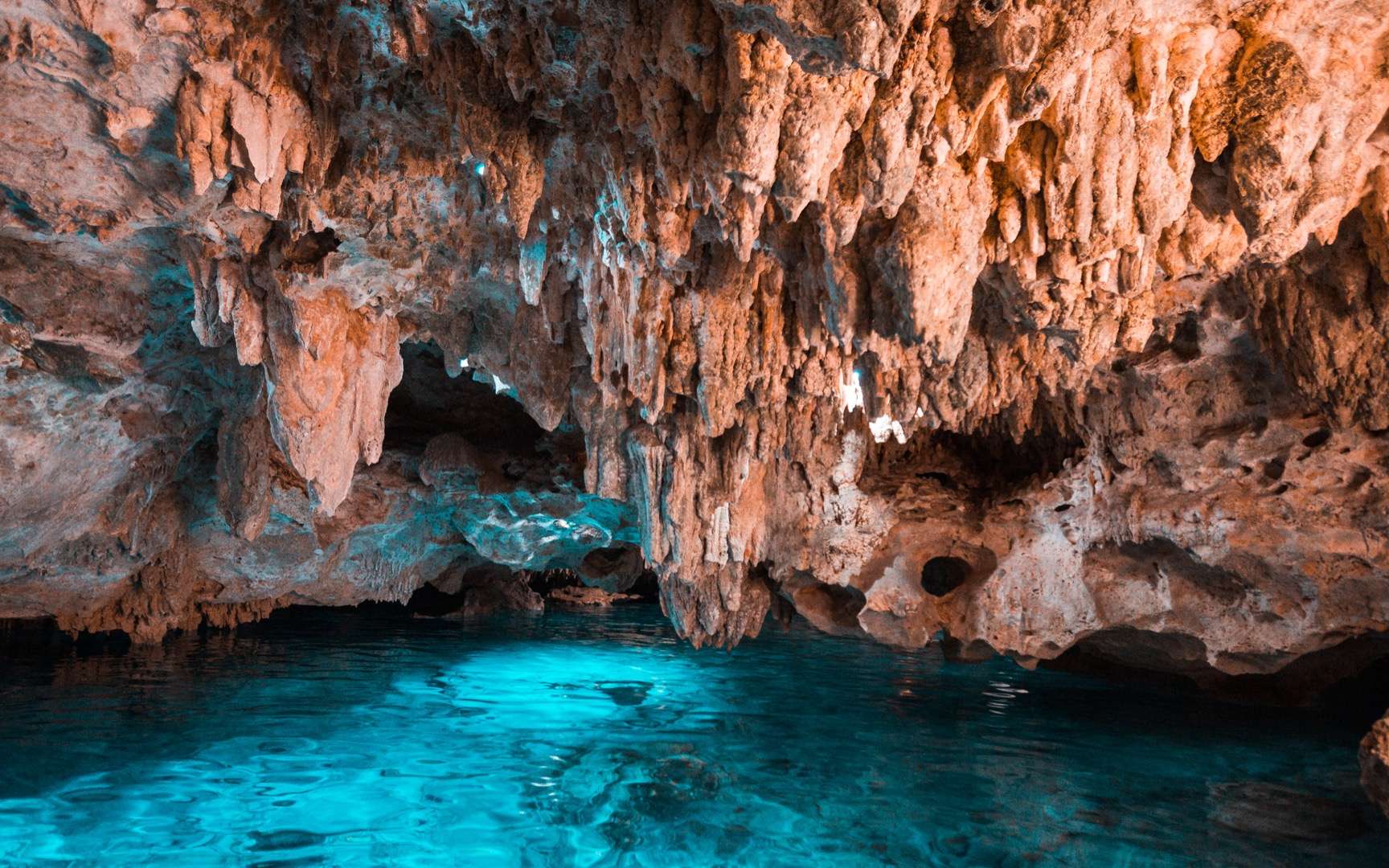 Une des grottes les plus profondes du monde est un incroyable labyrinthe souterrain de plus de 100 km !