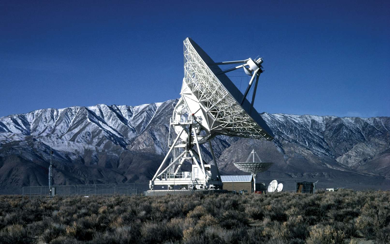 Le radiotélescope du VLBA reconstruit pour la première fois les mouvements d'une exoplanète avec une étoile double