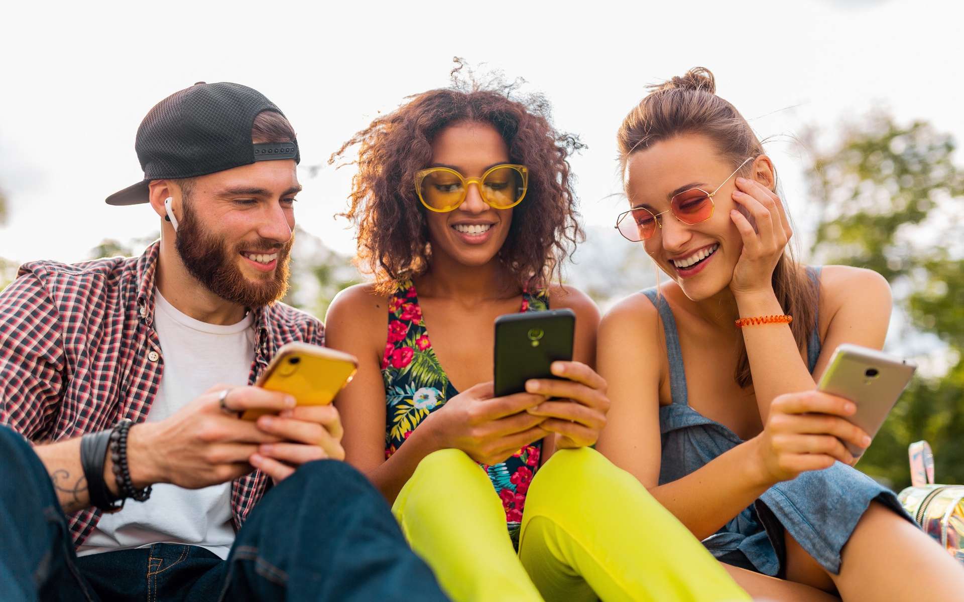Forfait 100 Go 5G à 7,99 ¬/mois : Auchan Telecom vs NRJ Mobile, qui l'emporte ?