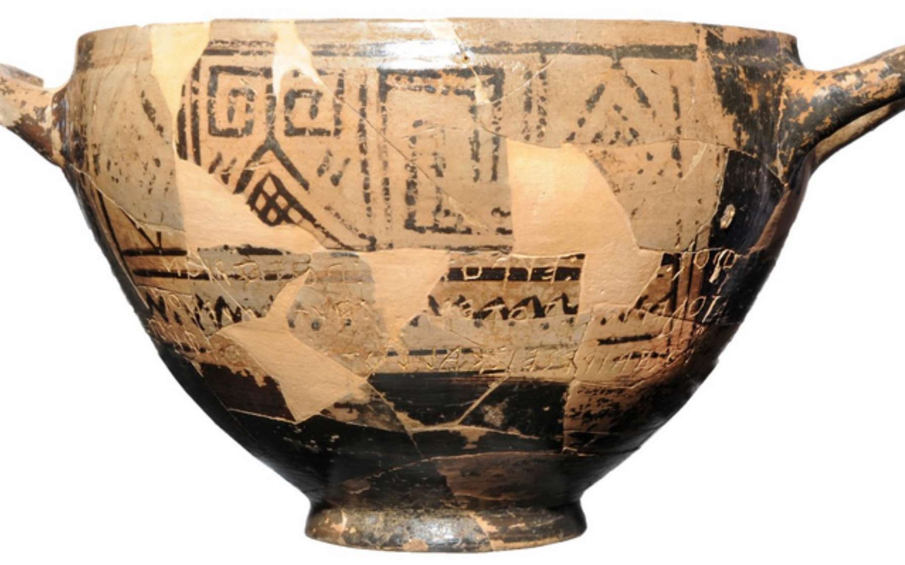 La coupe de Nestor est l'un des plus anciens objets connus présentant des inscriptions en grec. © Gigante et al., 2021