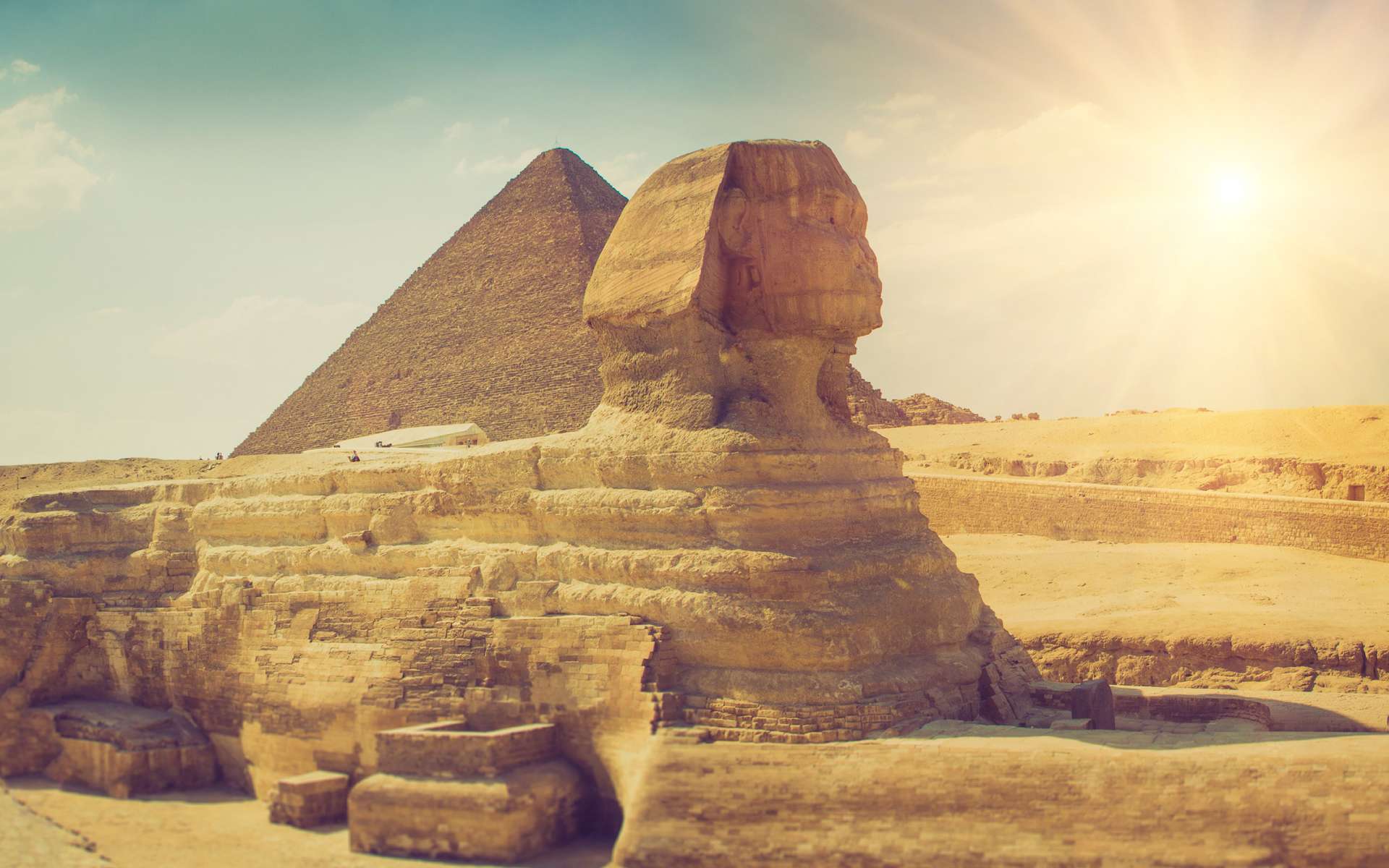 Les sphinx étaient représentés avec un visage humain et un corps de lion en Égypte antique. Le visage pouvait représenter des personnes importantes, telles que des pharaons. © vovik_mar, Adobe Stock