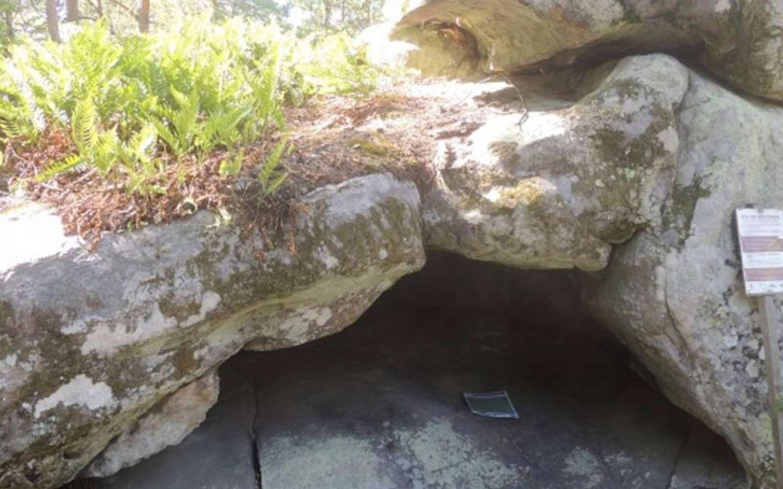Une grotte au sud de Paris révèle ce qui pourrait être la plus ancienne carte du monde : fascinant !