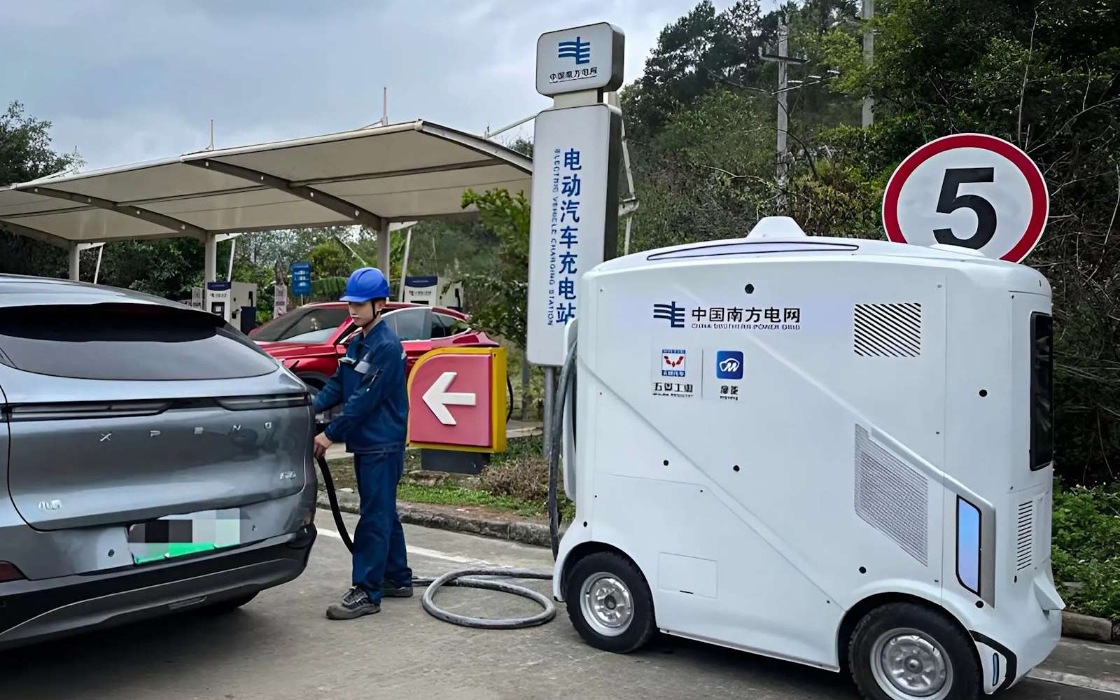 Un constructeur chinois invente une batterie ambulante pour voiture électrique