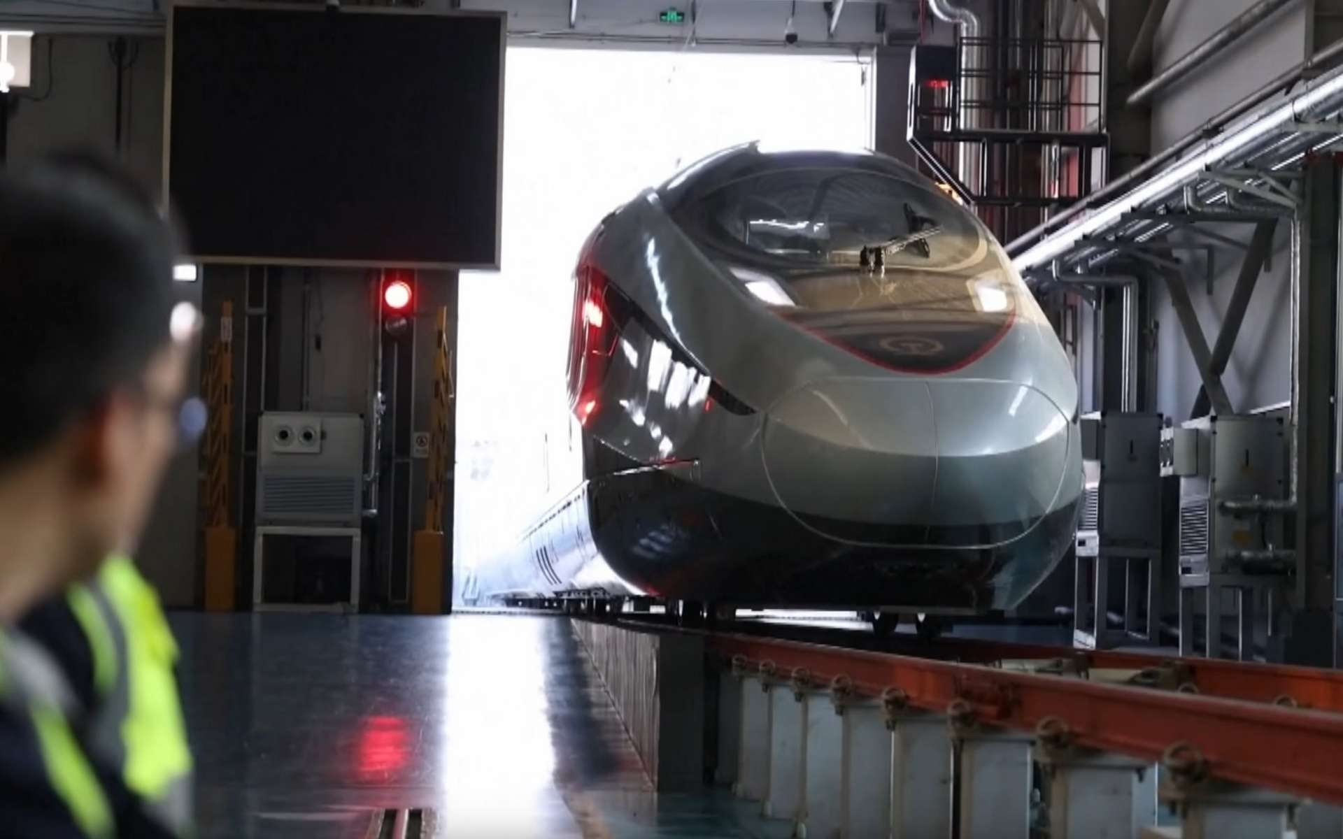 La Chine prend une longueur d'avance : son train CR450 devient le plus rapide du monde et met KO la concurrence !