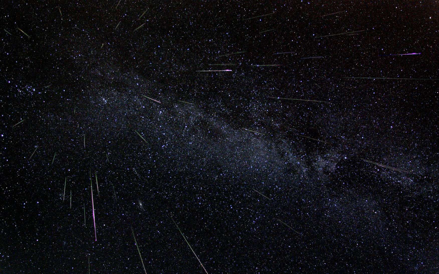 Photo composite de l'essaim météoritique des Perséides, le plus célèbre de tous. © Nasa, Fred Bruenjes