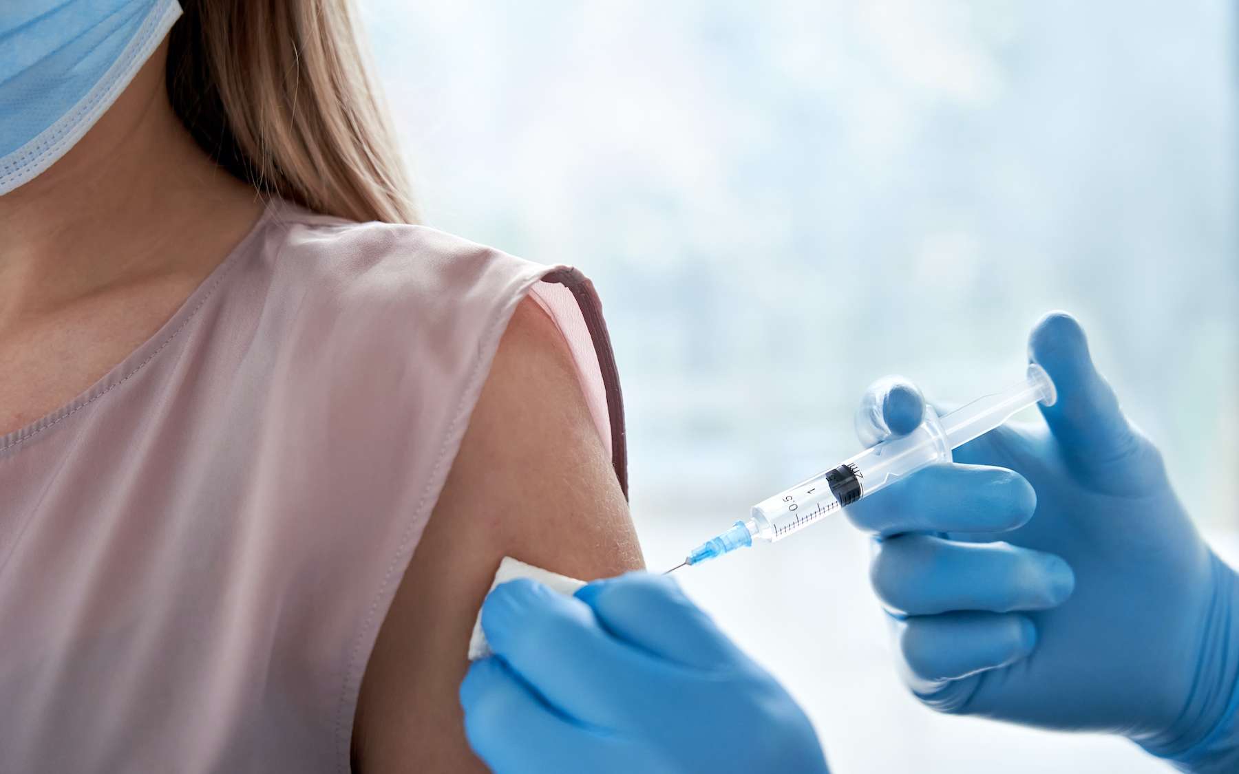 Les vaccins contre la Covid-19 ne protègent pas que du SARS-CoV-2 !