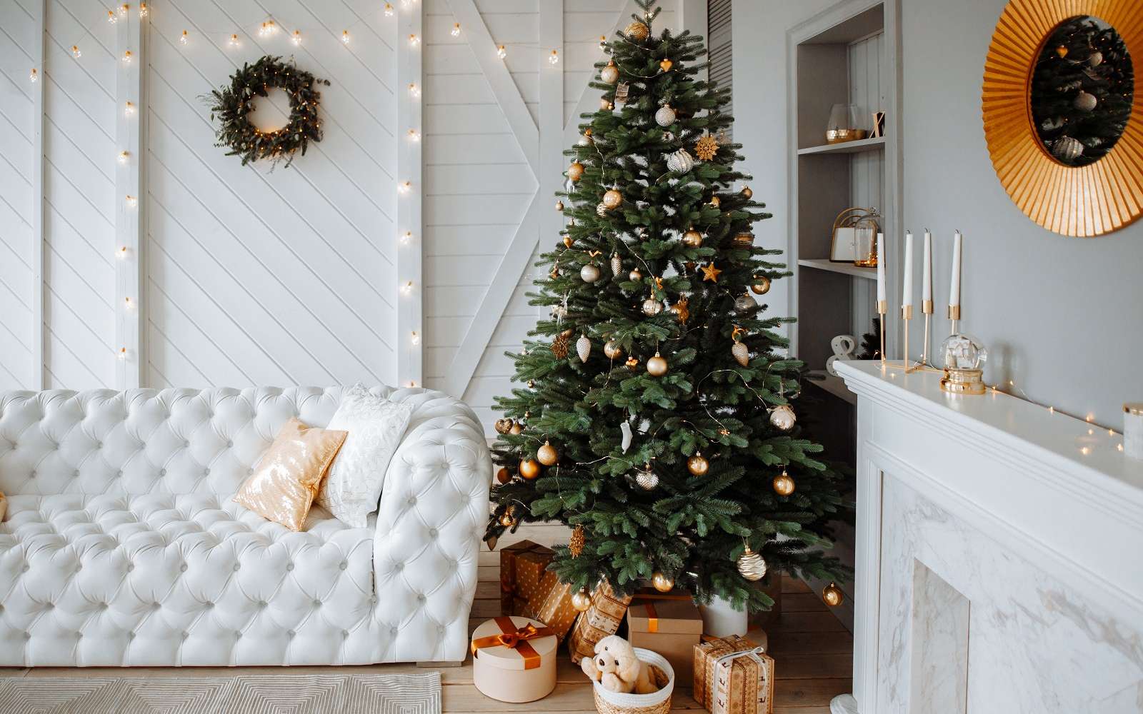 Décorez un sapin pour créer une ambiance festive de Noël. © Мария Балчугова, Adobe Stock