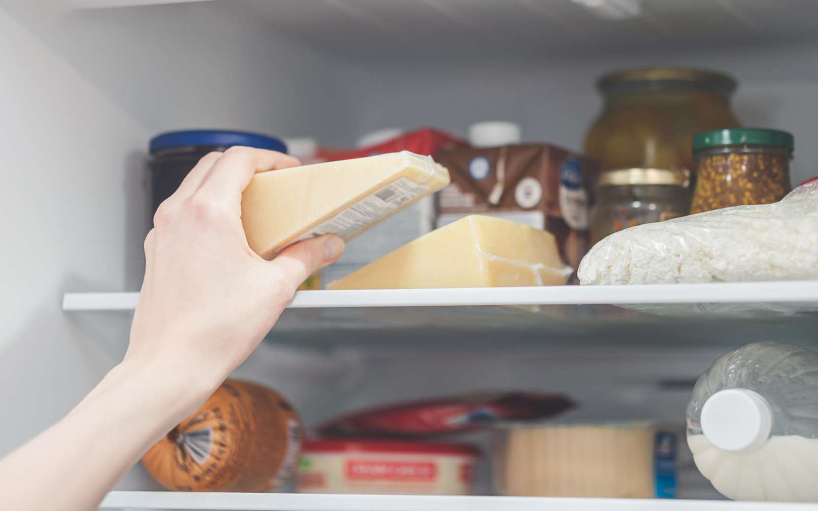 Fromages, listeria, frigos mal nettoyés... : sommes-nous tous assis sur une bombe alimentaire ?