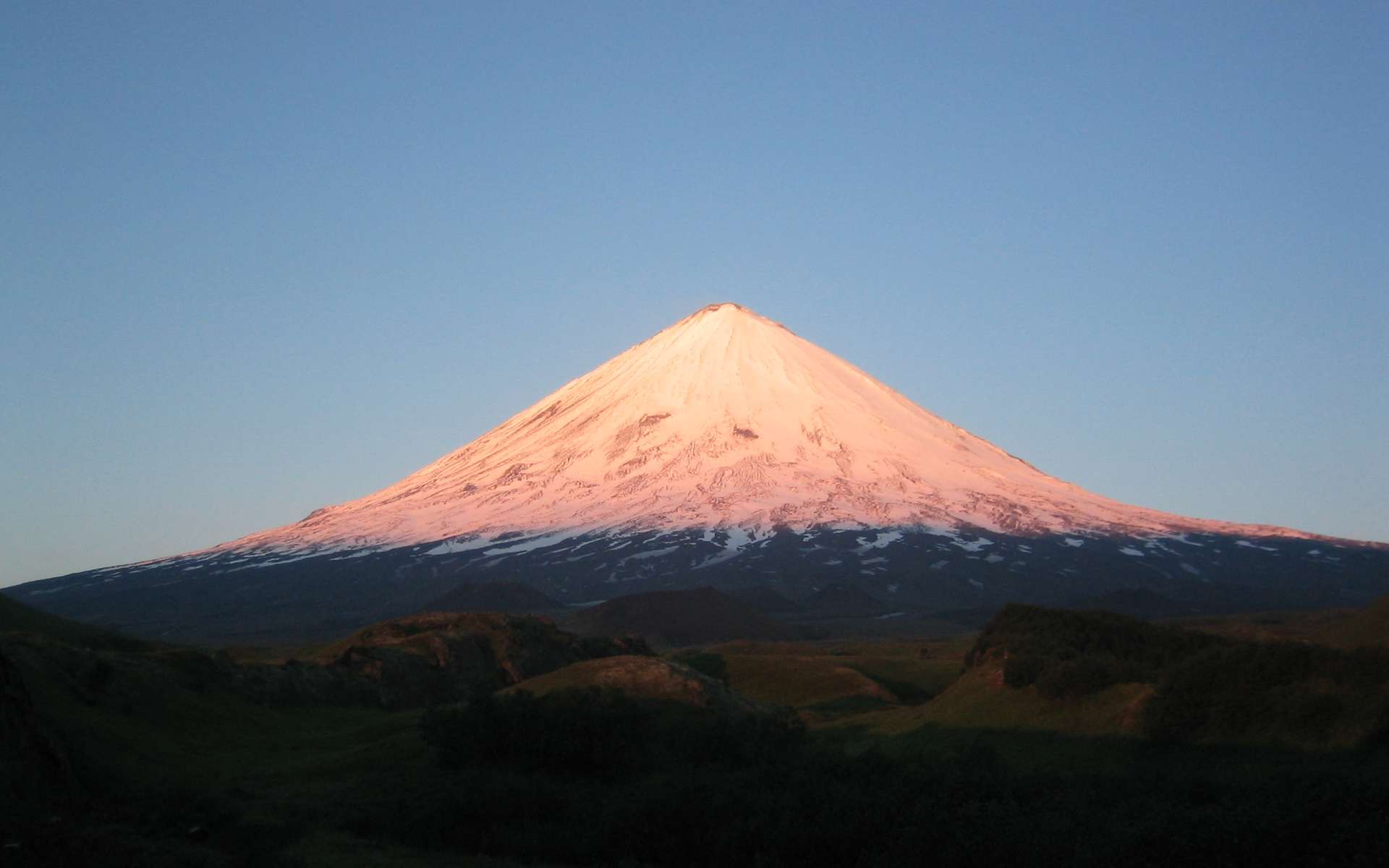 Le Klyuchevskov, volcan actif du Kamchatka. © Tamten at cs.wikipedia, Wikimedia Commons, domaine public