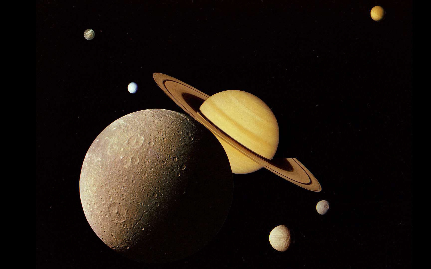 Un Des Satellites De Saturne En 3 Lettres