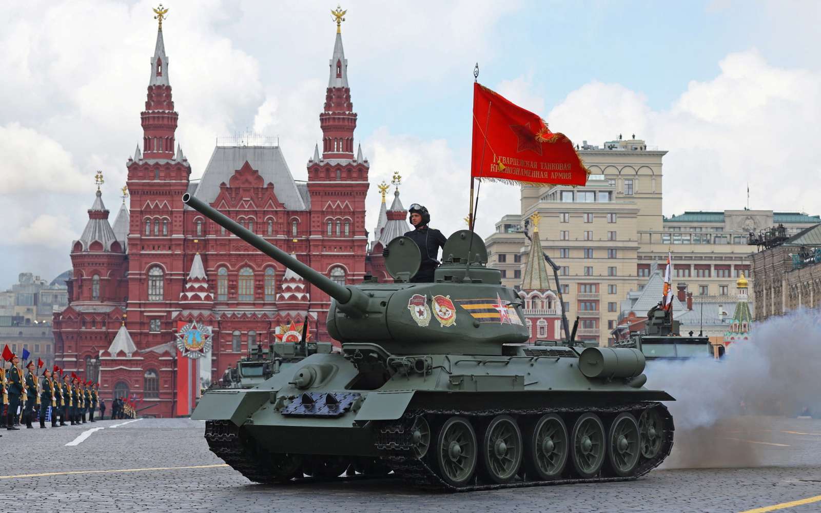 Un tank T-34 russe à Moscou lors du défilé du 9 mai 2022. © Evgenia Novozhenina, Reuters