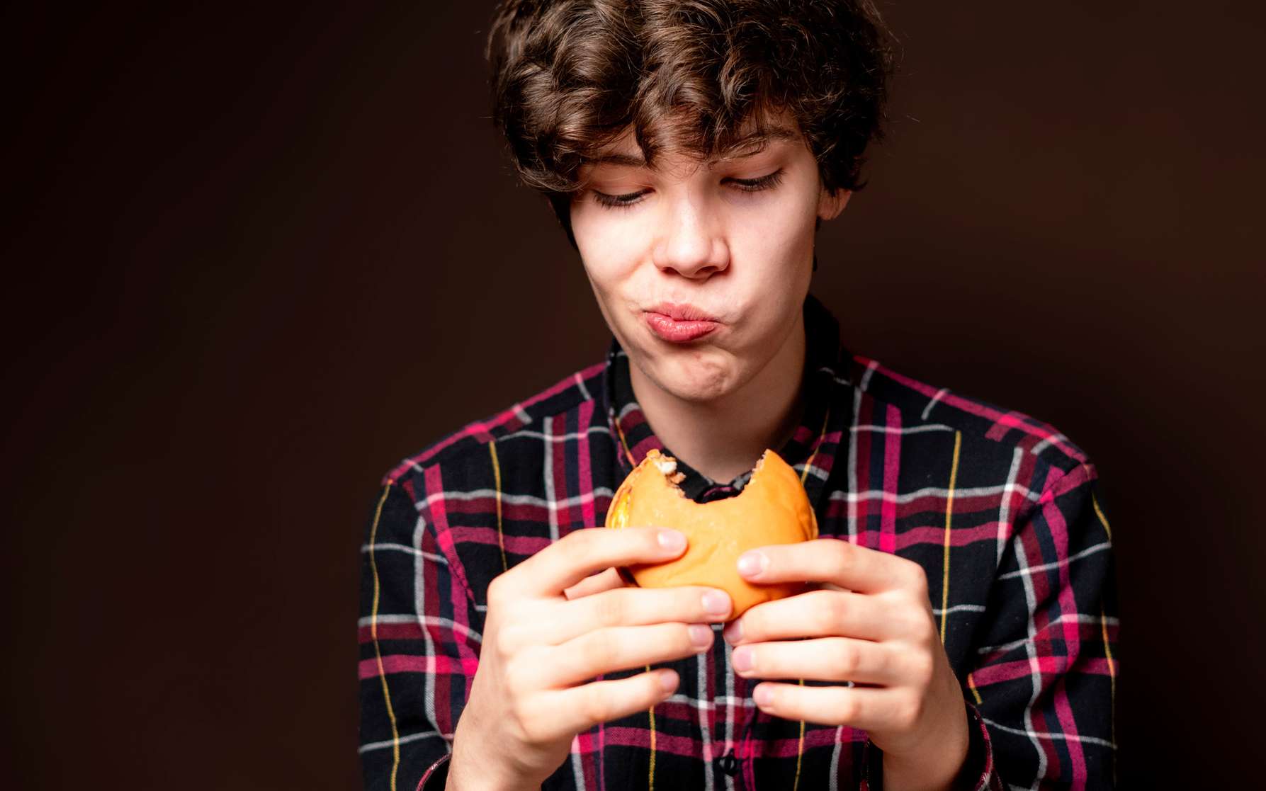 La junk food détraque le cerveau de nos ados, et voici comment