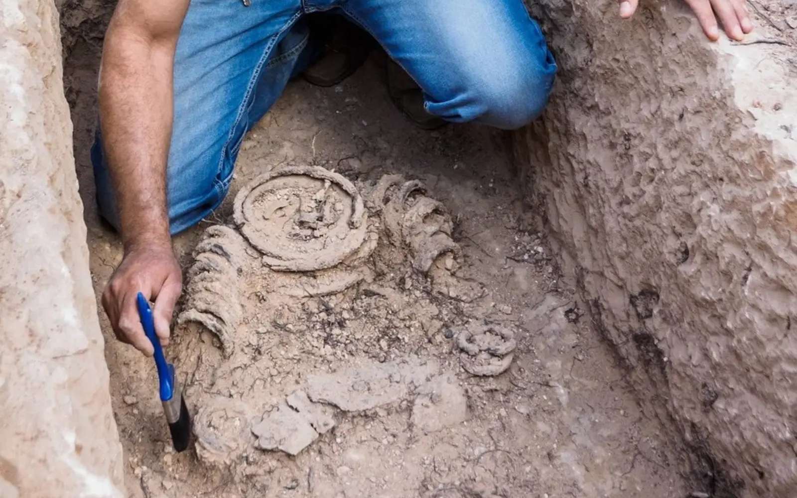 Ils pensaient avoir découvert les restes d'un moine ascète byzantin, mais ce qu'ils ont trouvé les a laissés sans voix