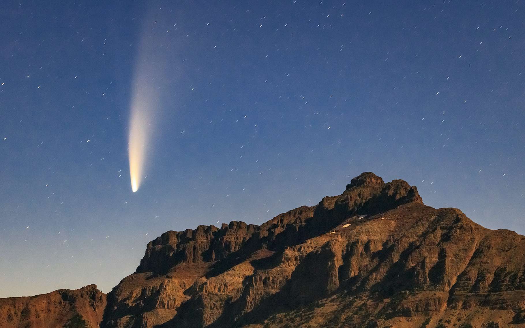 Les plus belles photos de la brillante comète Neowise