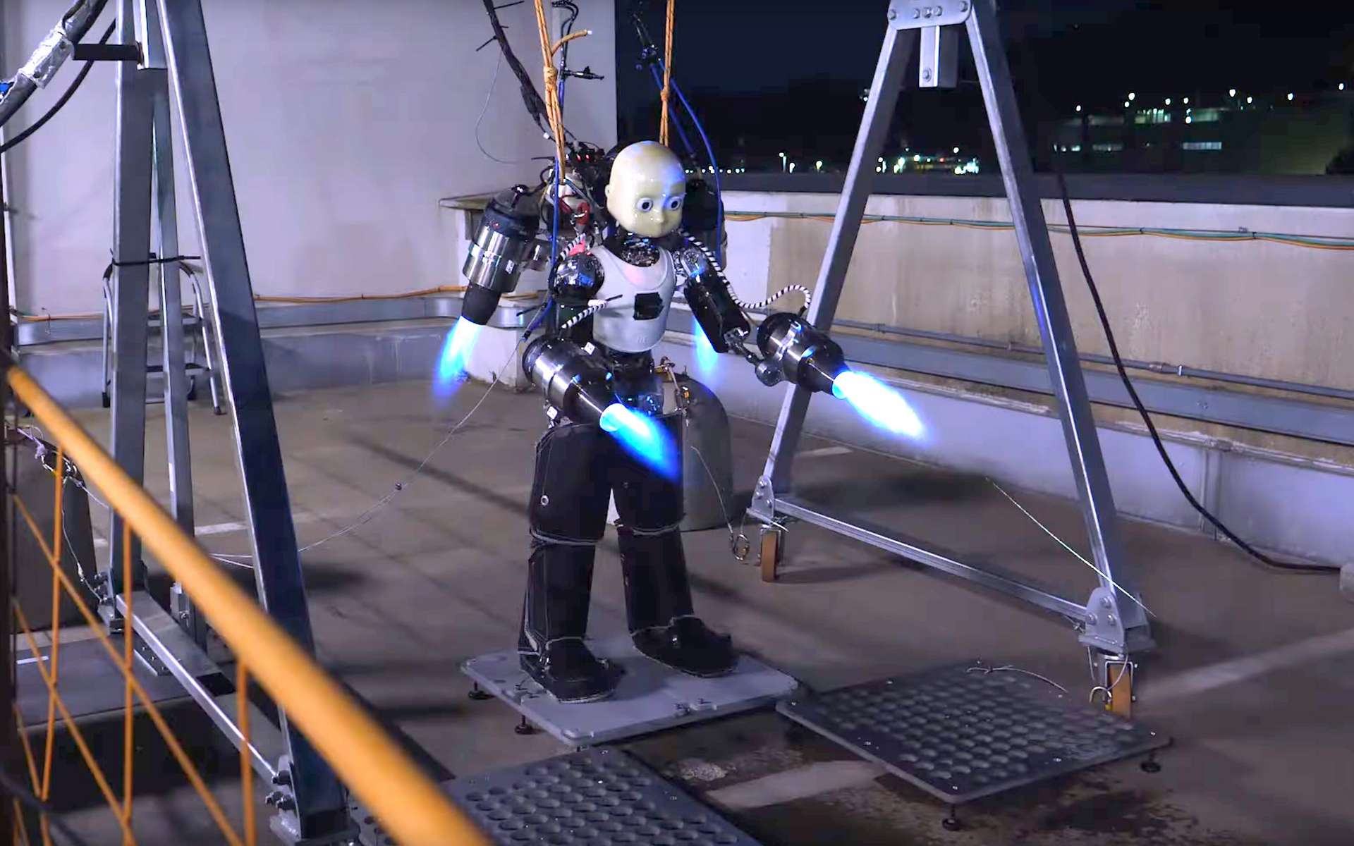 Ce robot humanoïde s'entraine à voler comme Iron Man pour sauver des vies !