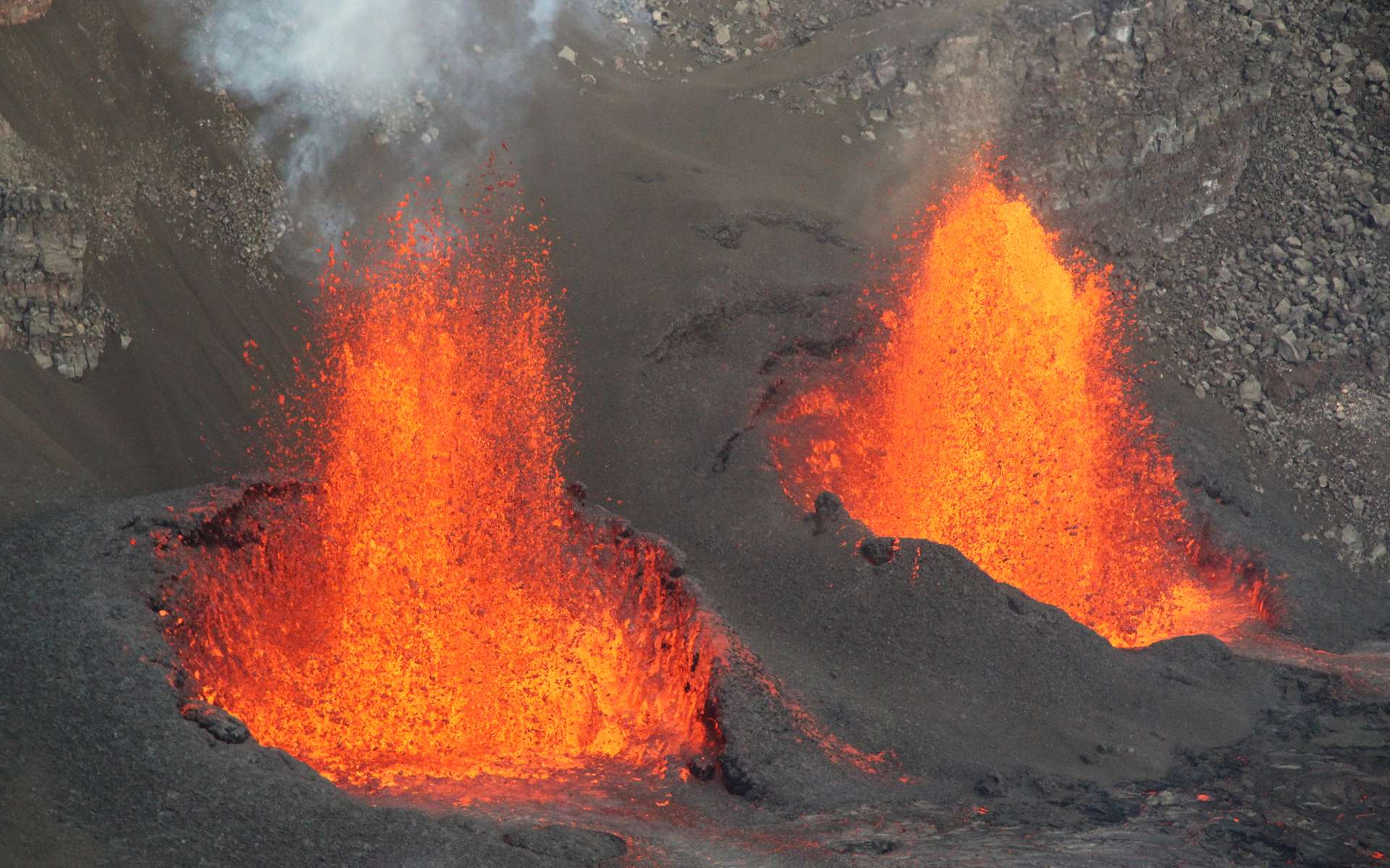 Volcans en alerte : Hawaï et l'Islande, deux tests grandeur nature pour la prédiction volcanique