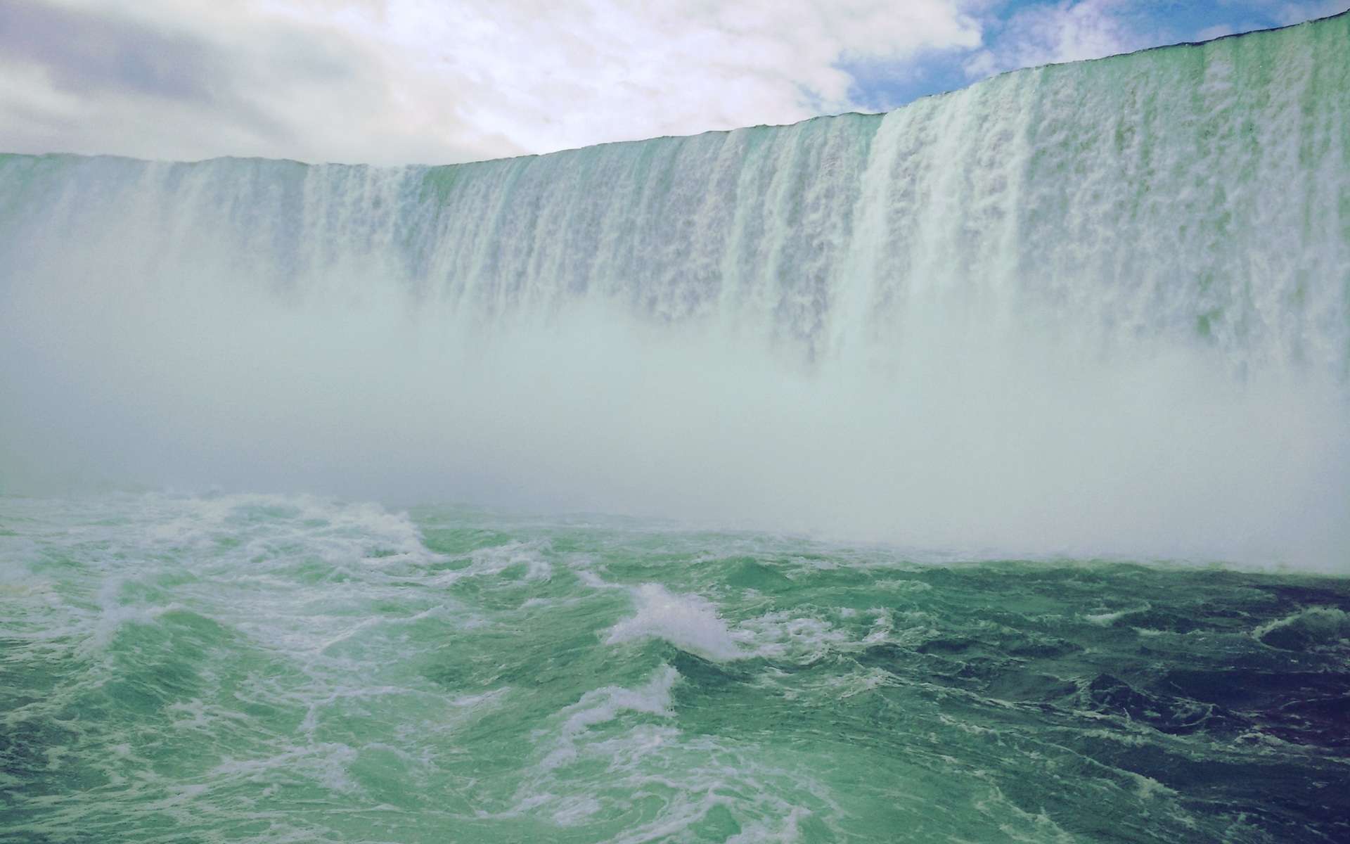 Imaginez la puissance de la cascade de plus d’un kilomètre de haut qui a rempli le bassin méditerranéen oriental, il y a plusieurs millions d’années de cela. Ici, les chutes du Niagara. © PxHere